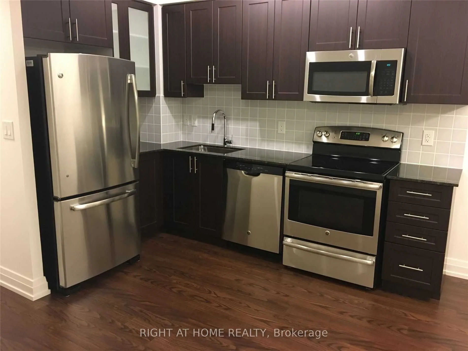 7167 Yonge Street, #716