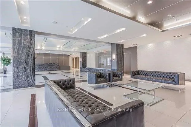 7167 Yonge Street, #716