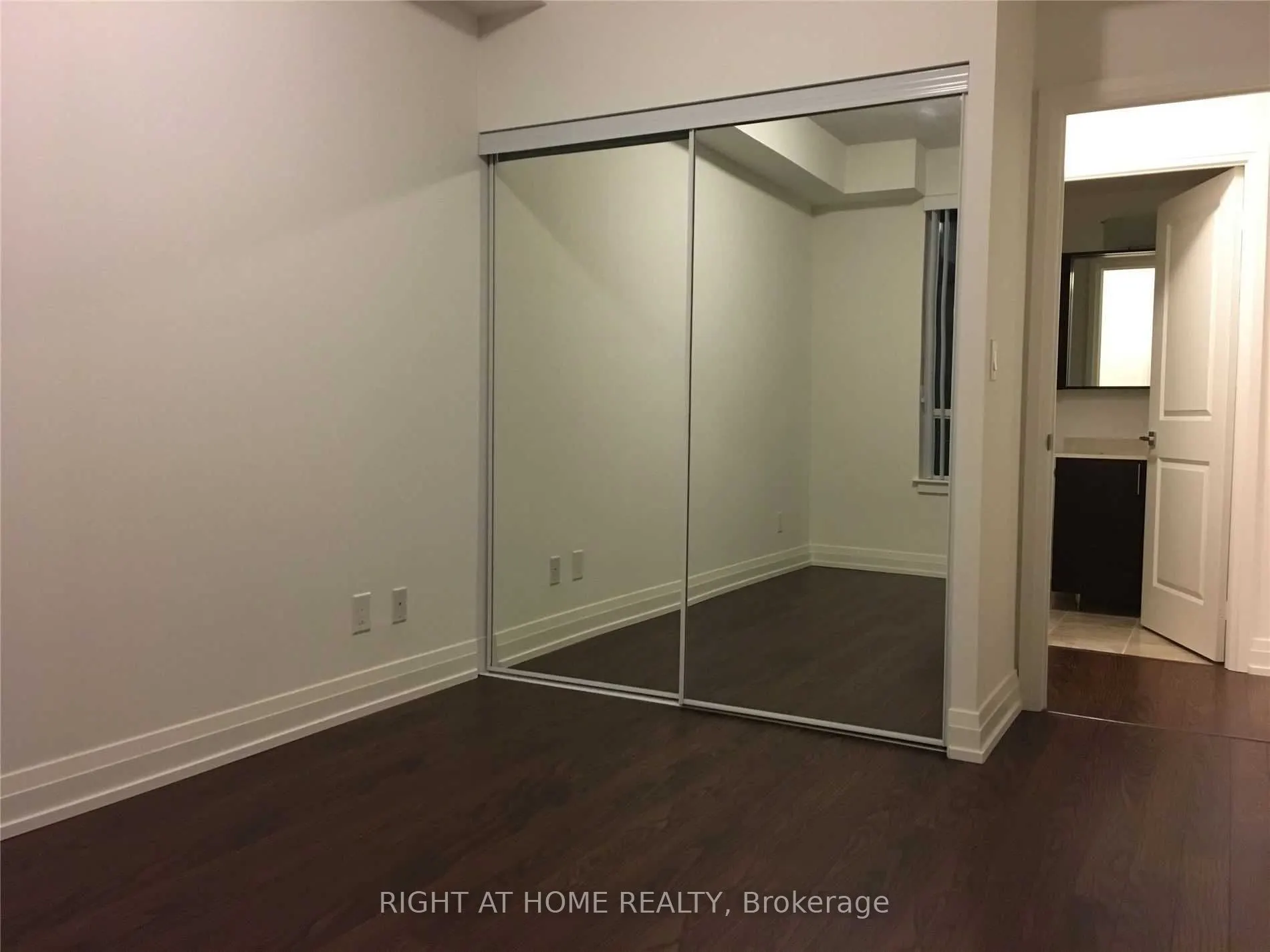 7167 Yonge Street, #716