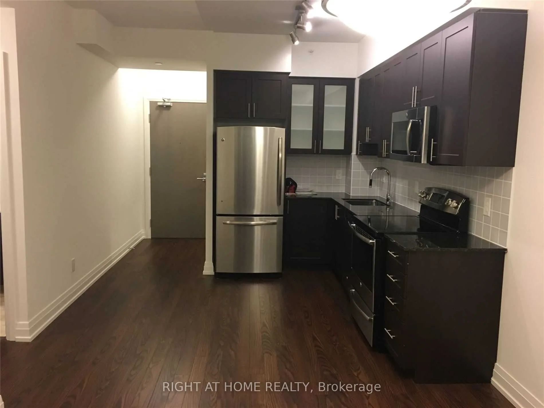 7167 Yonge Street, #716