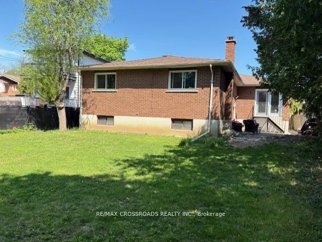 70 Hunt ( main floor ) Avenue