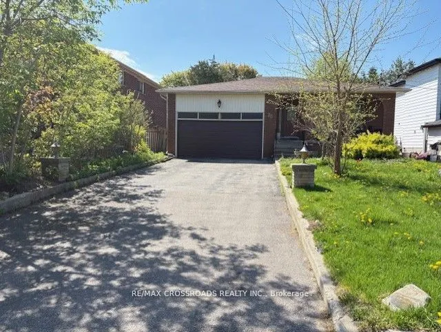 70 Hunt ( main floor ) Avenue