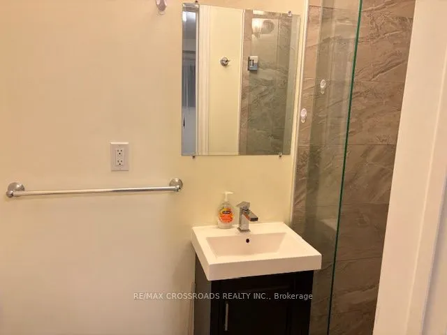 70 Hunt ( main floor ) Avenue