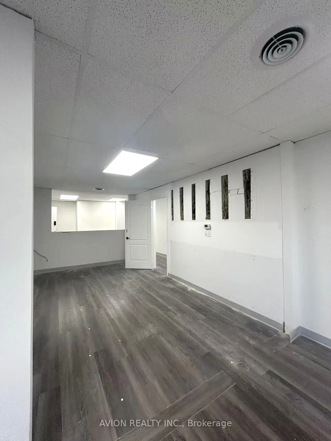 7027 Yonge Street