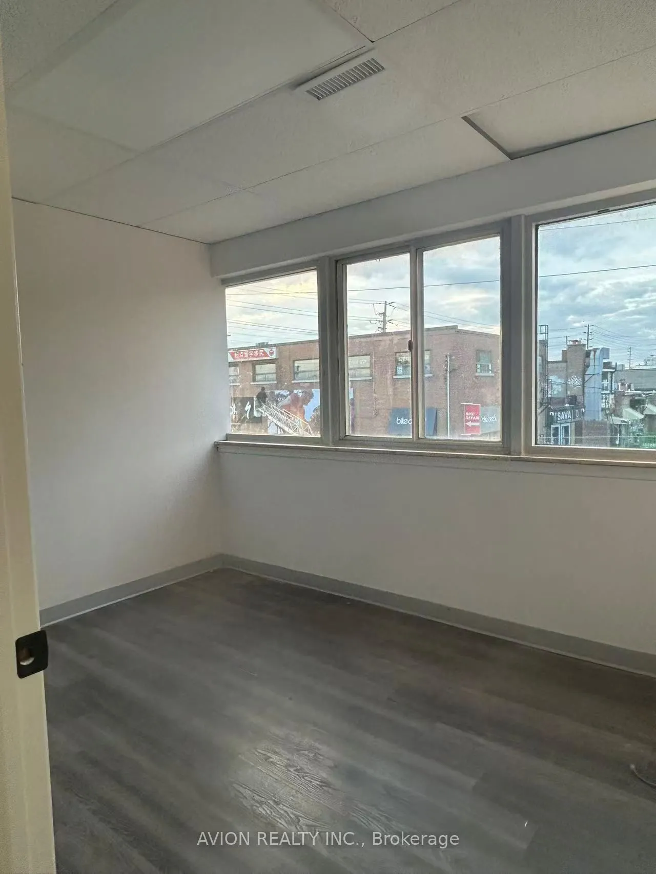 7027 Yonge Street