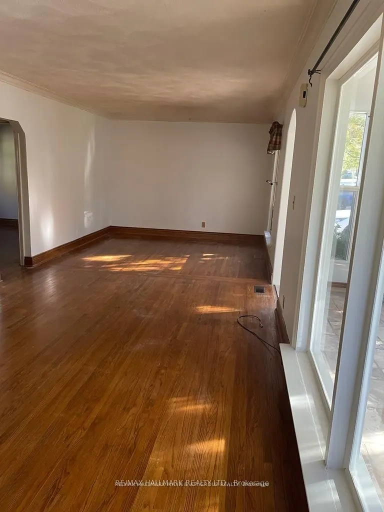54 Highland Park Boulevard E