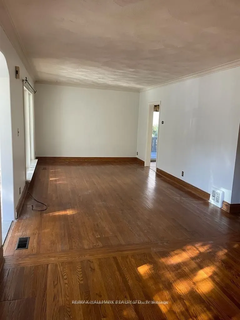 54 Highland Park Boulevard E