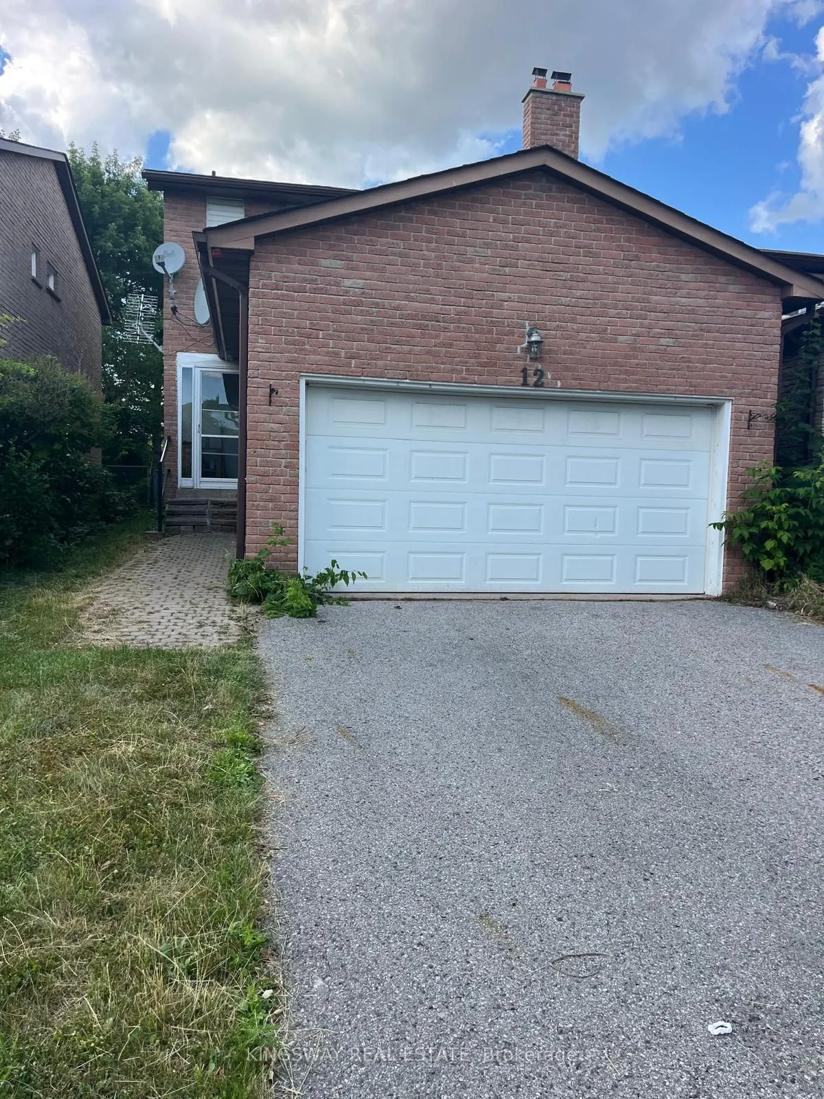 12 Cottsmore Crescent