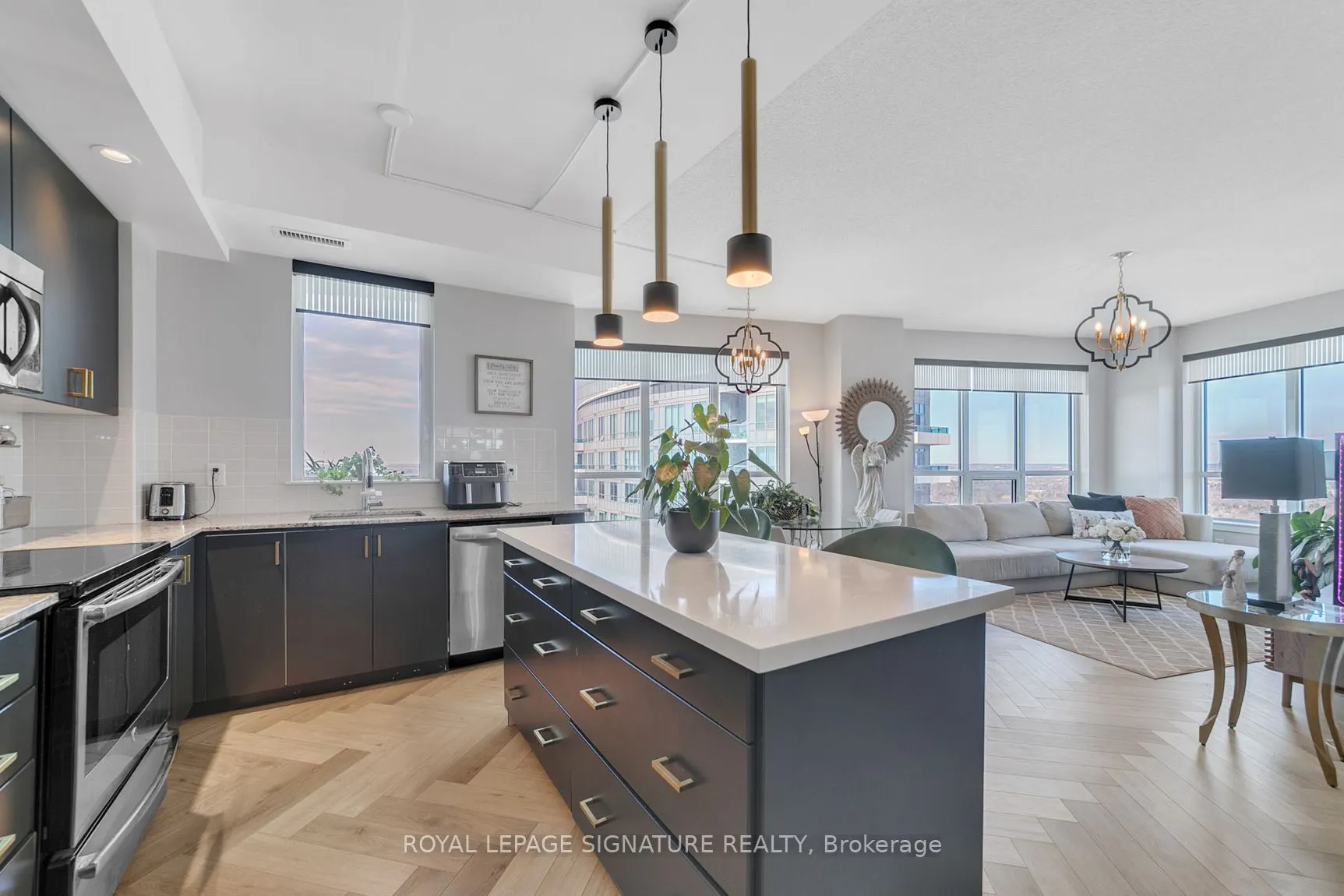 7161 Yonge Street, #Ph316