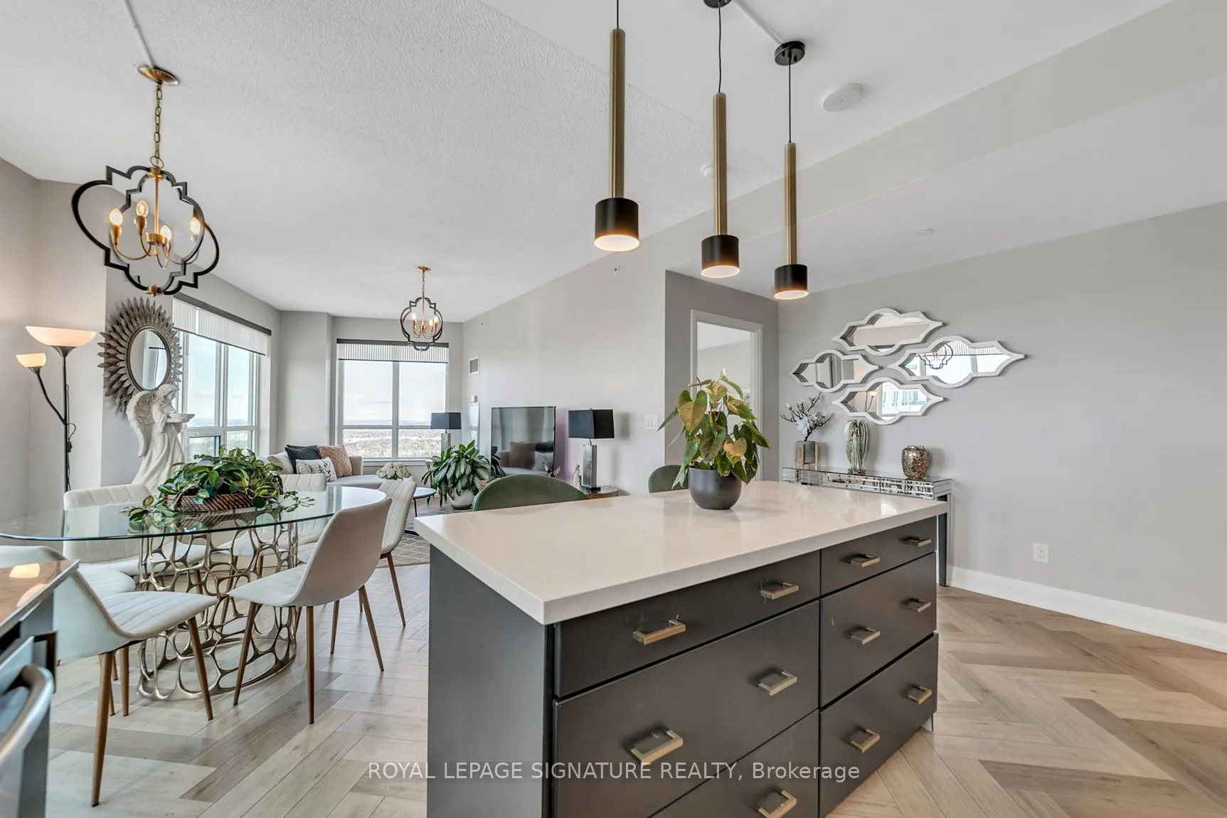 7161 Yonge Street, #Ph316