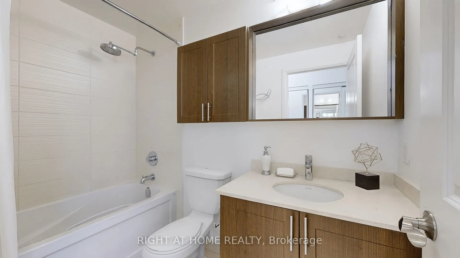 95 North Park Road, #PH16
