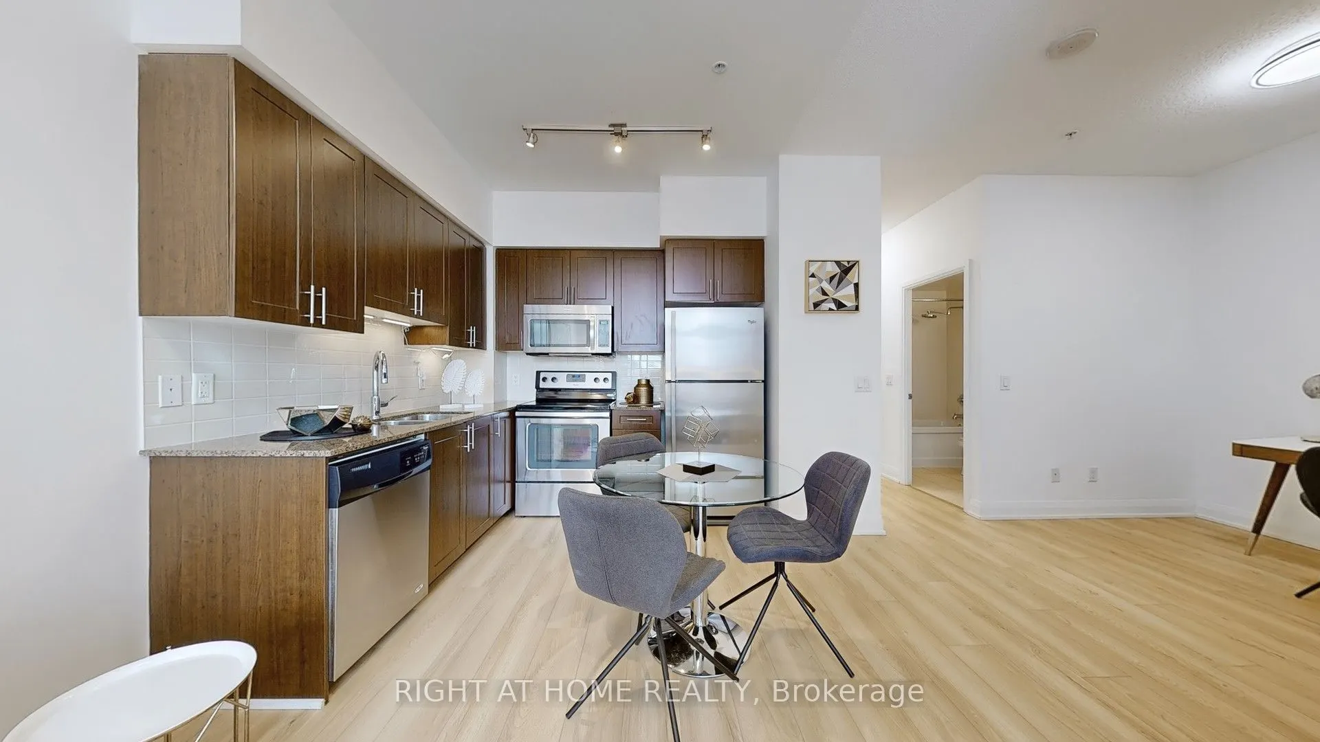 95 North Park Road, #PH16