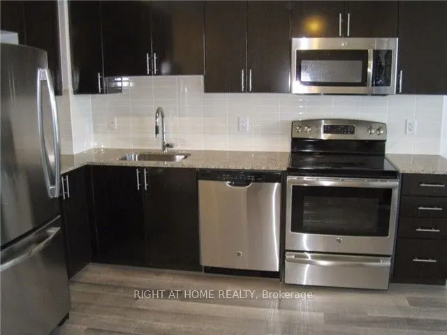 7165 Yonge Street, #1507
