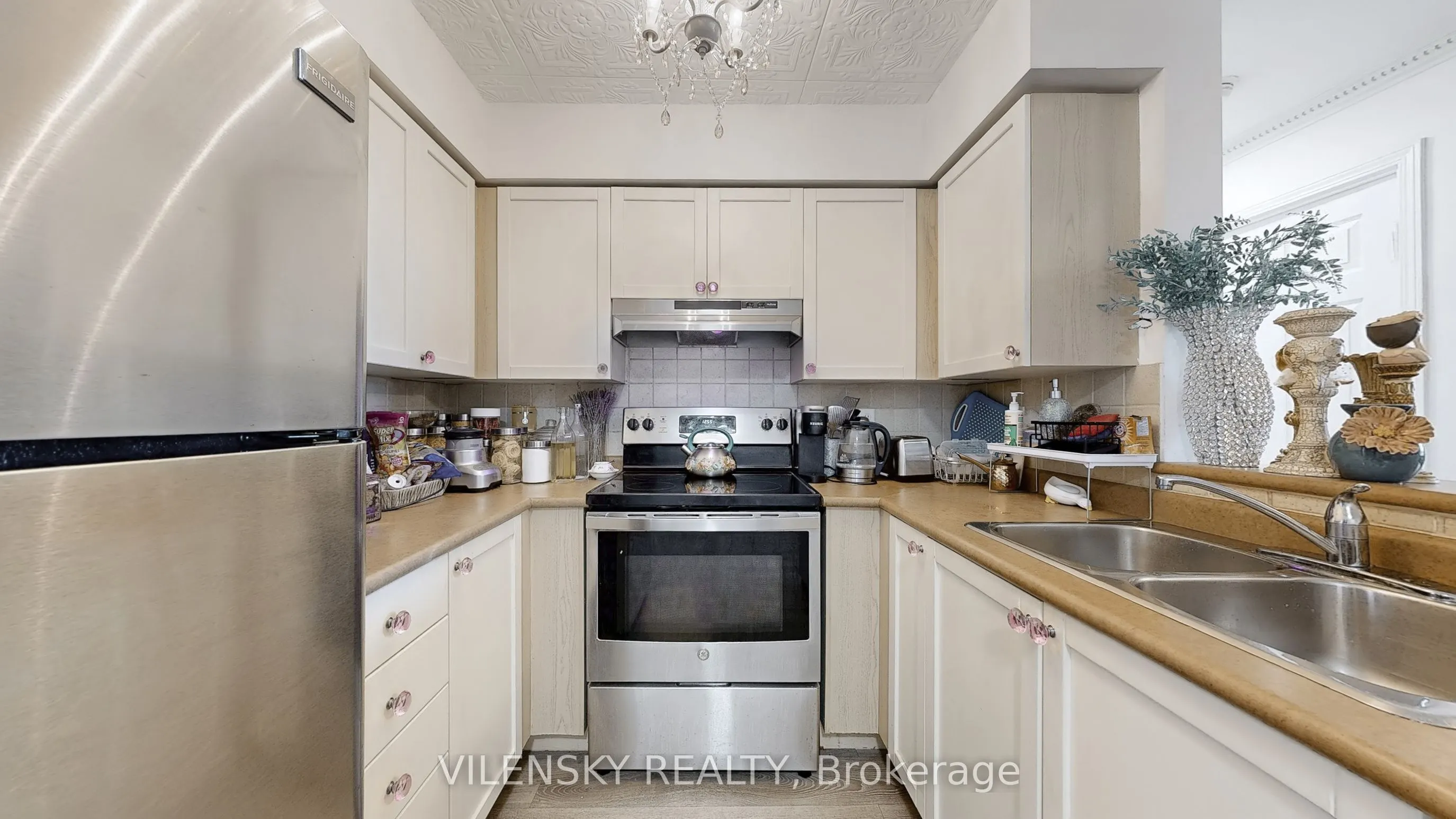 39 Oneida Crescent, #215