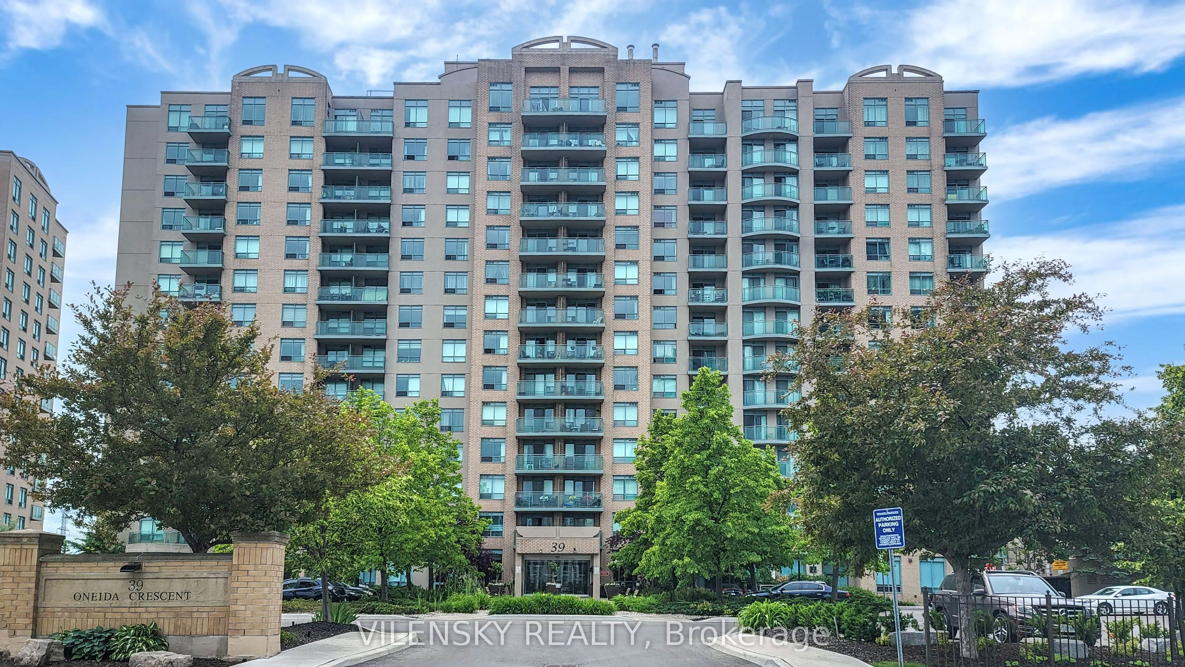39 Oneida Crescent, #215