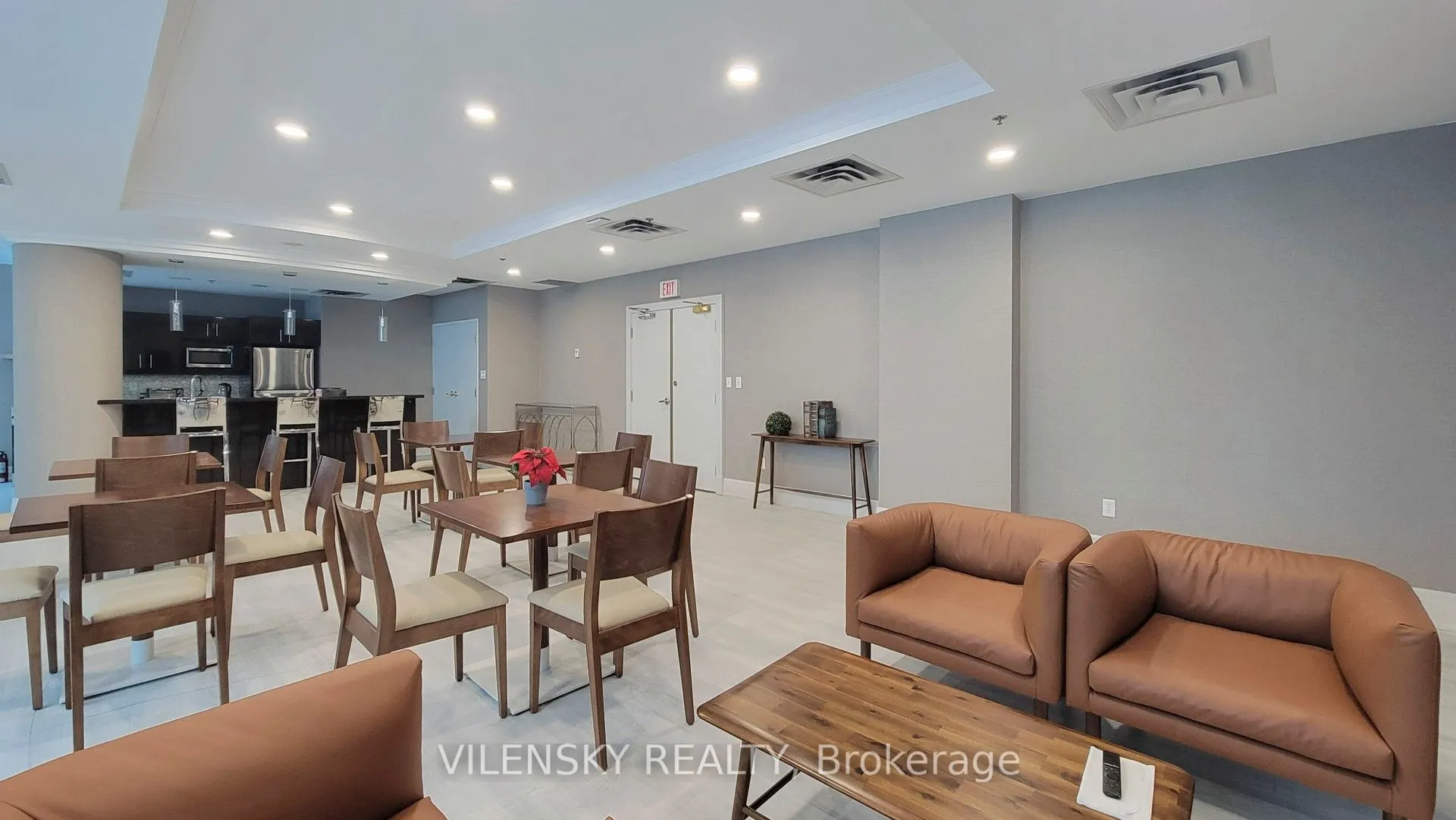 39 Oneida Crescent, #215