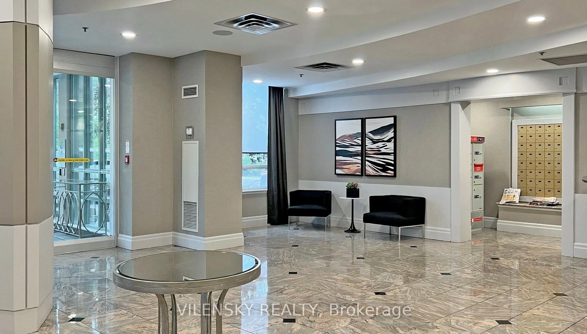 39 Oneida Crescent, #215