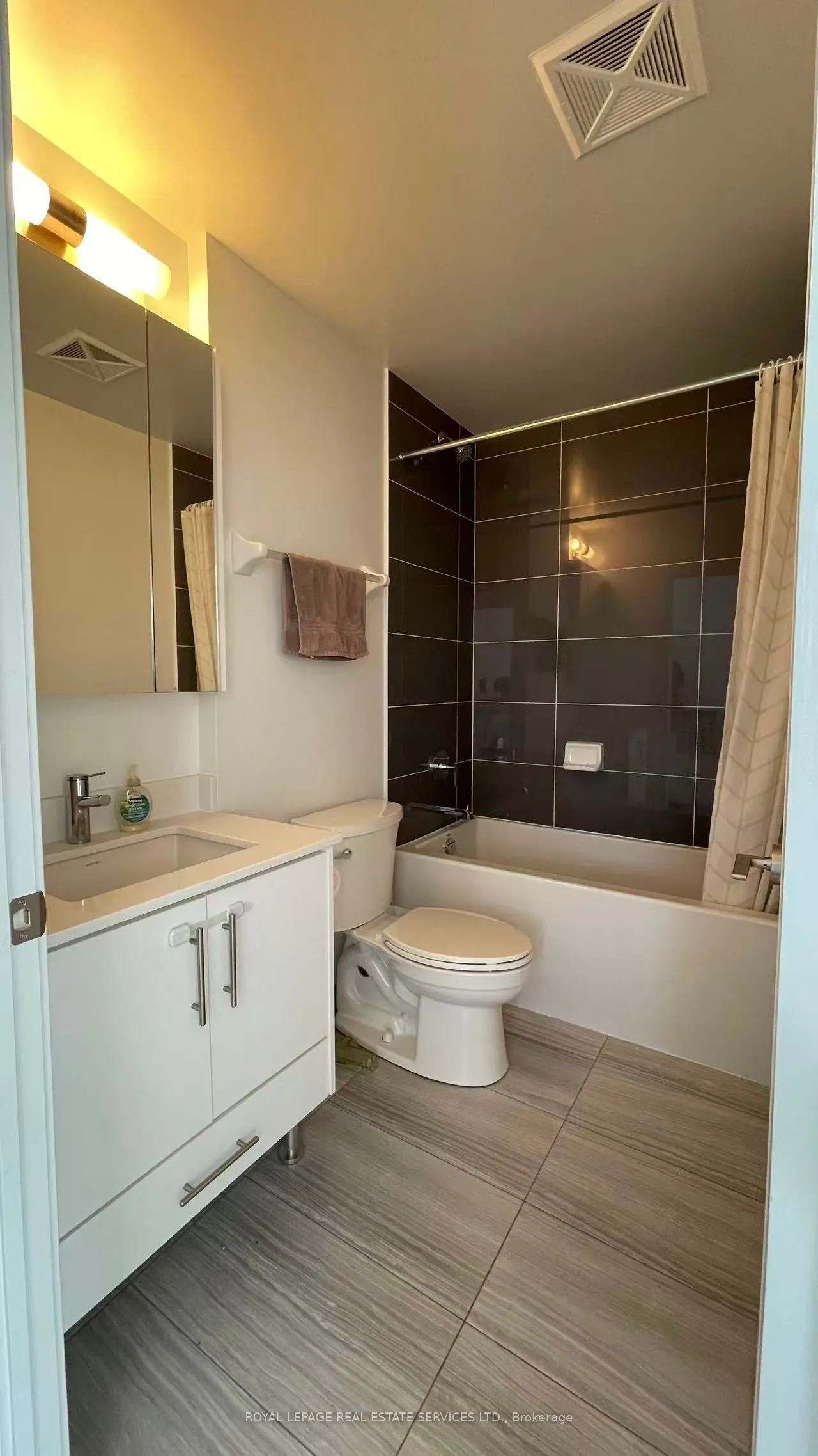 105 Oneida Crescent, #2508