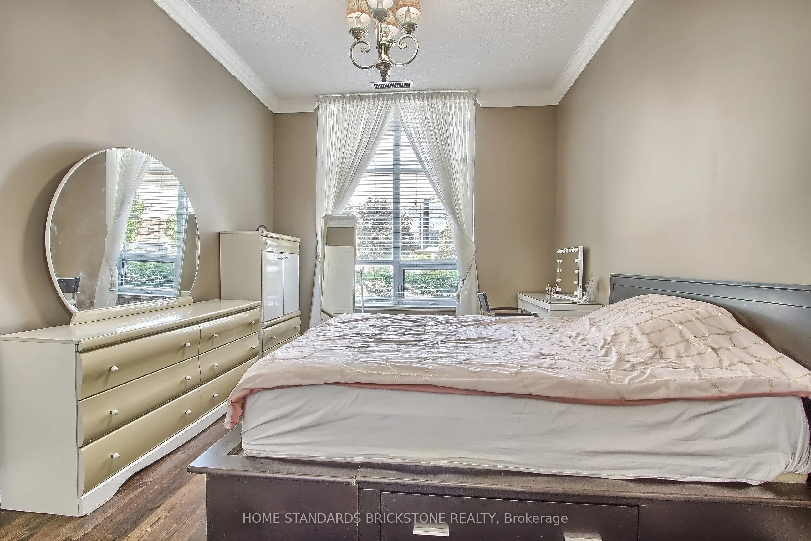 9225 Jane Street, #115