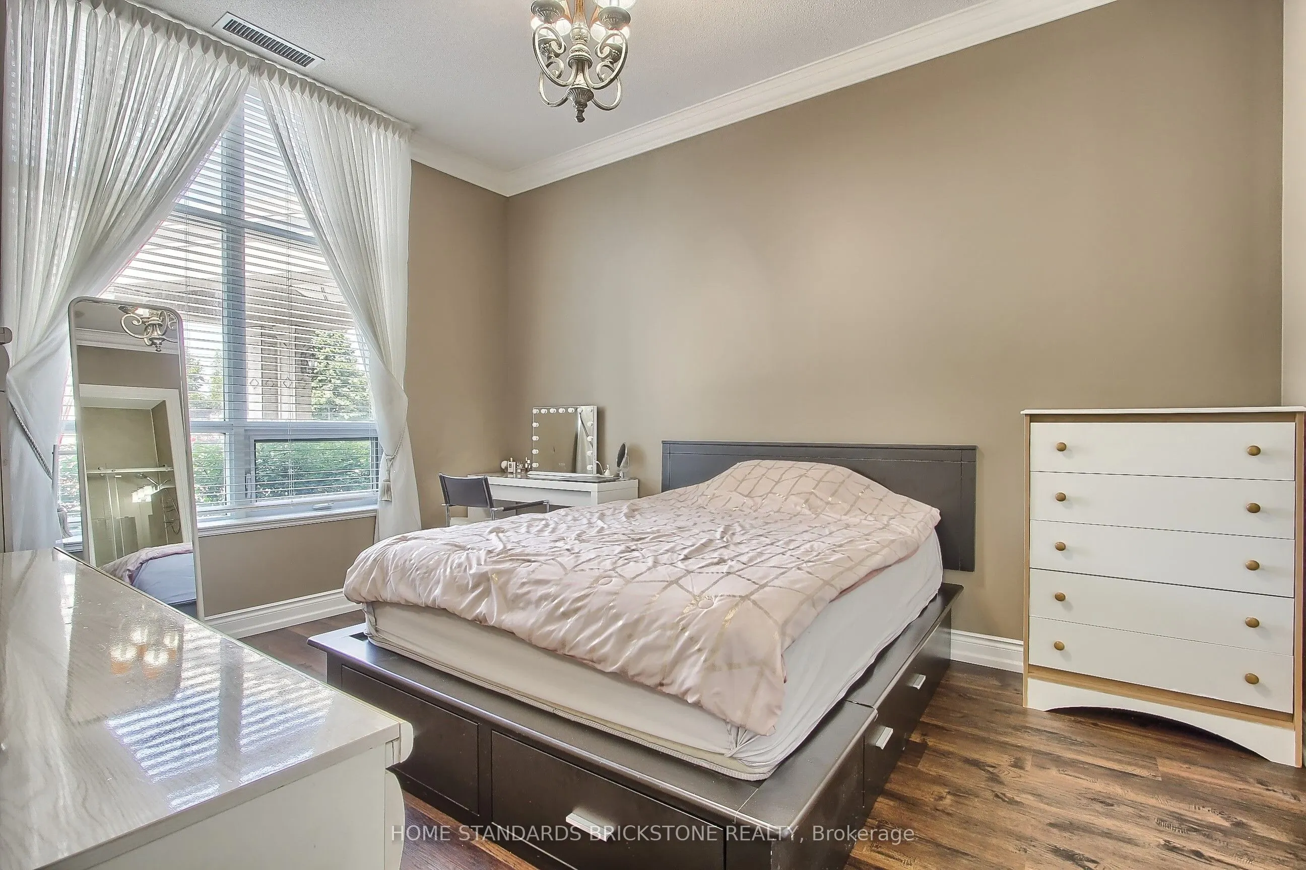 9225 Jane Street, #115