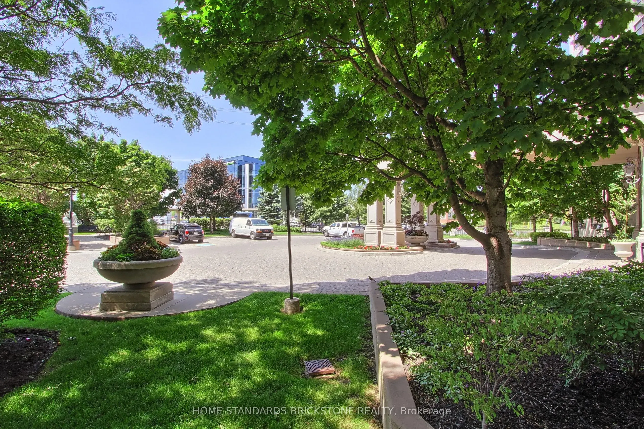 9225 Jane Street, #115