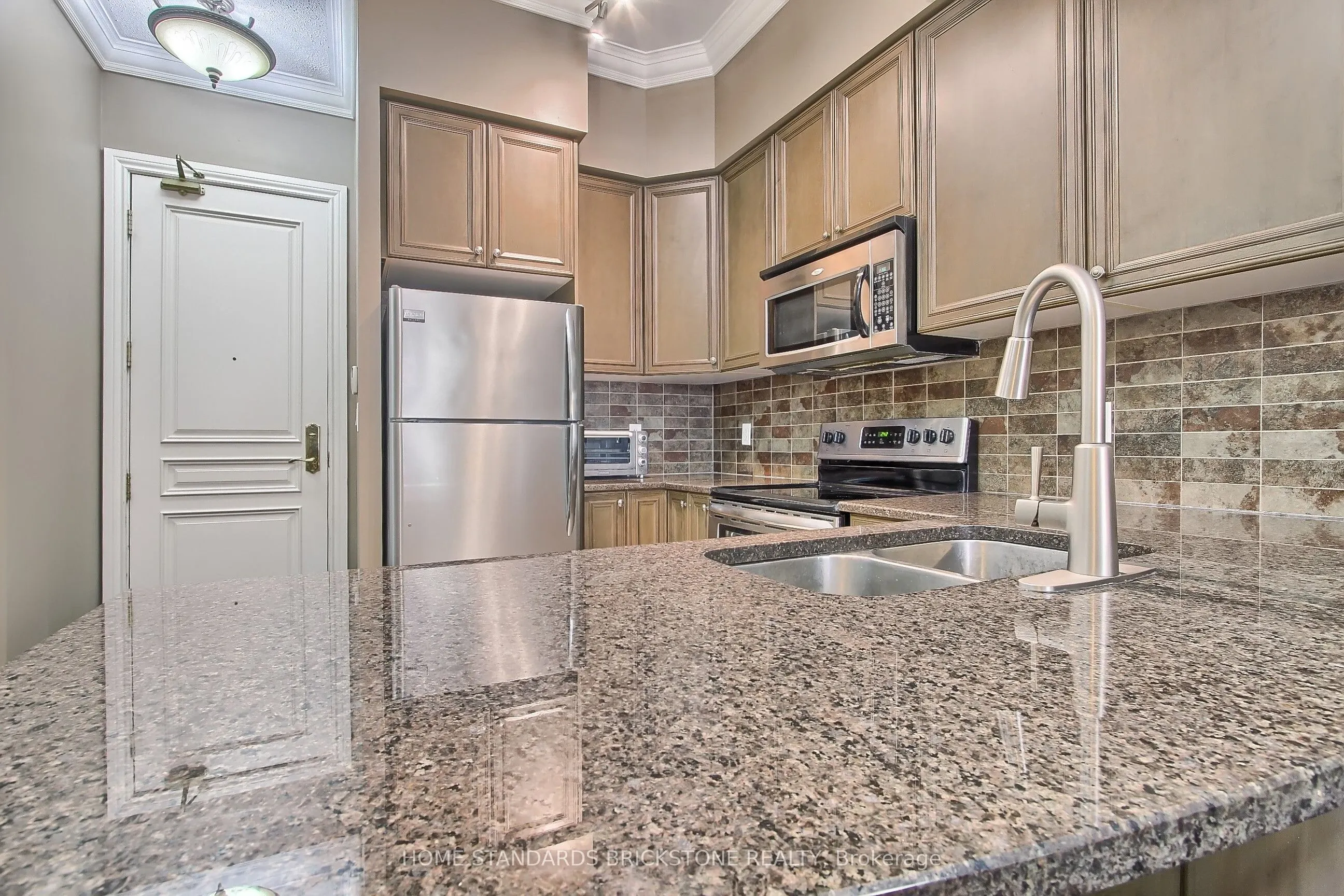 9225 Jane Street, #115