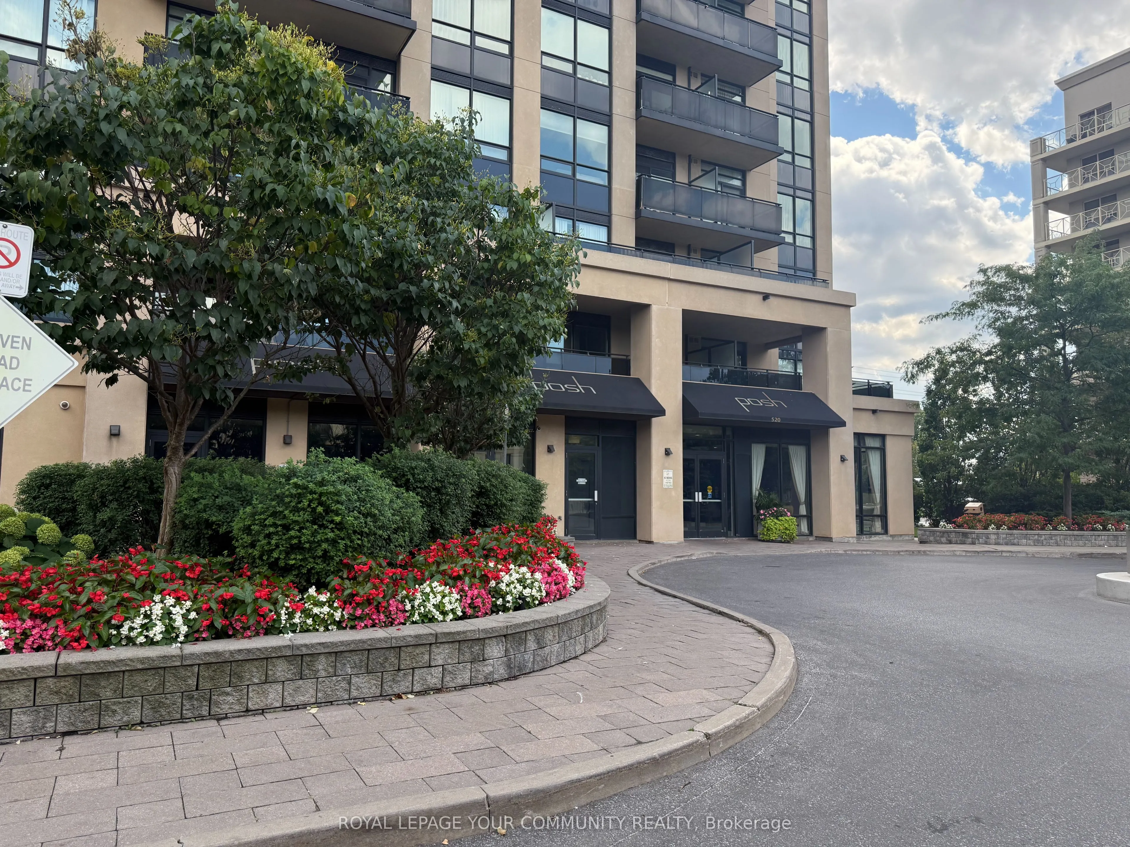 520 Steeles Avenue W, #208