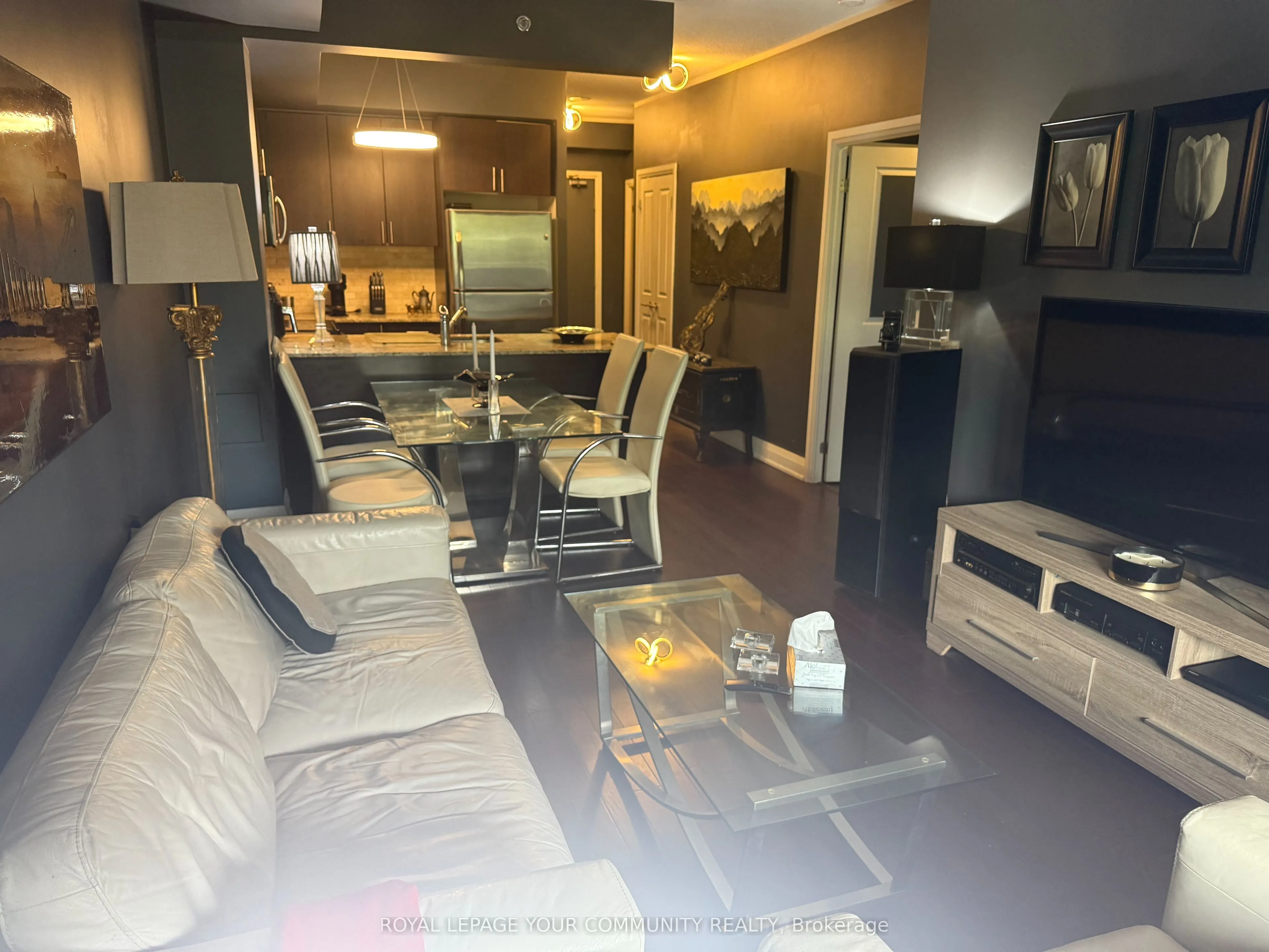 520 Steeles Avenue W, #208