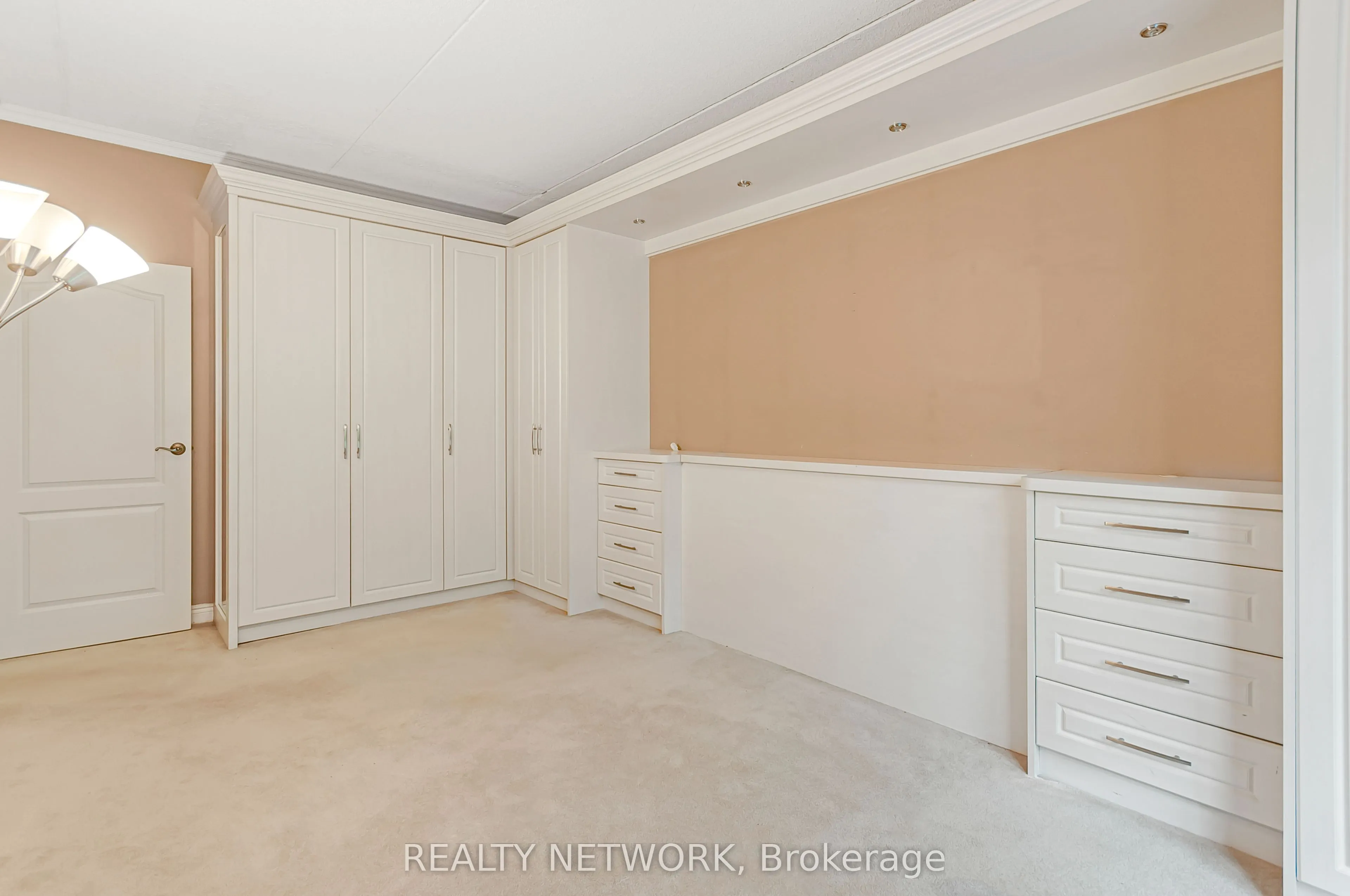 249 Major Mackenzie East Drive, #106
