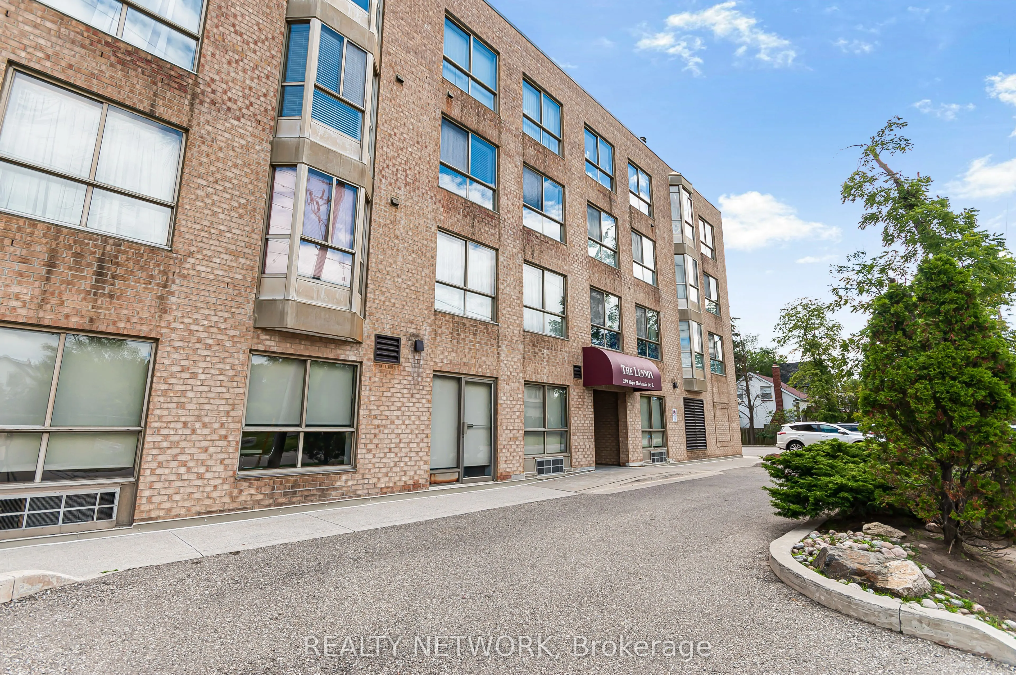 249 Major Mackenzie East Drive, #106