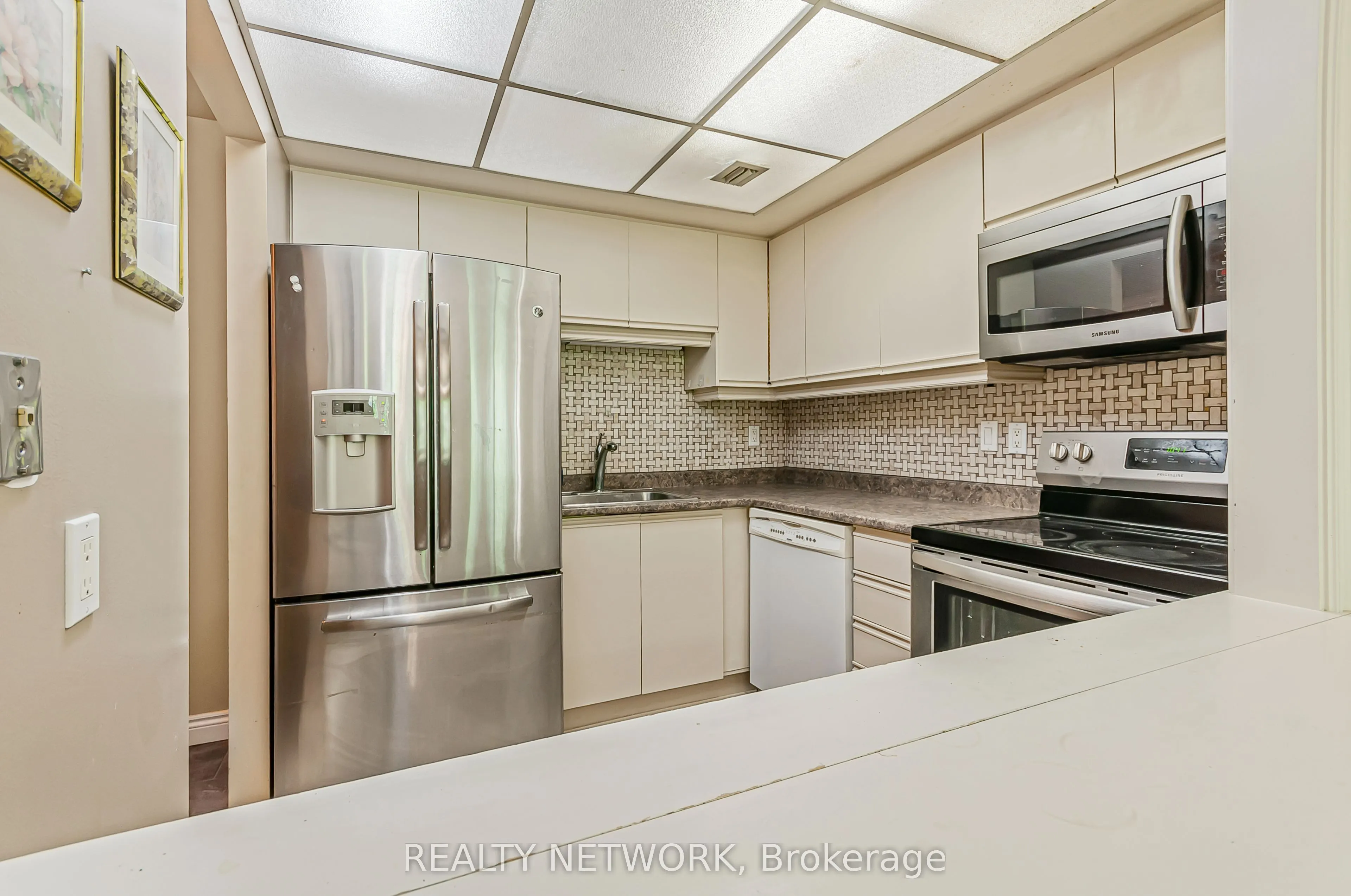 249 Major Mackenzie East Drive, #106