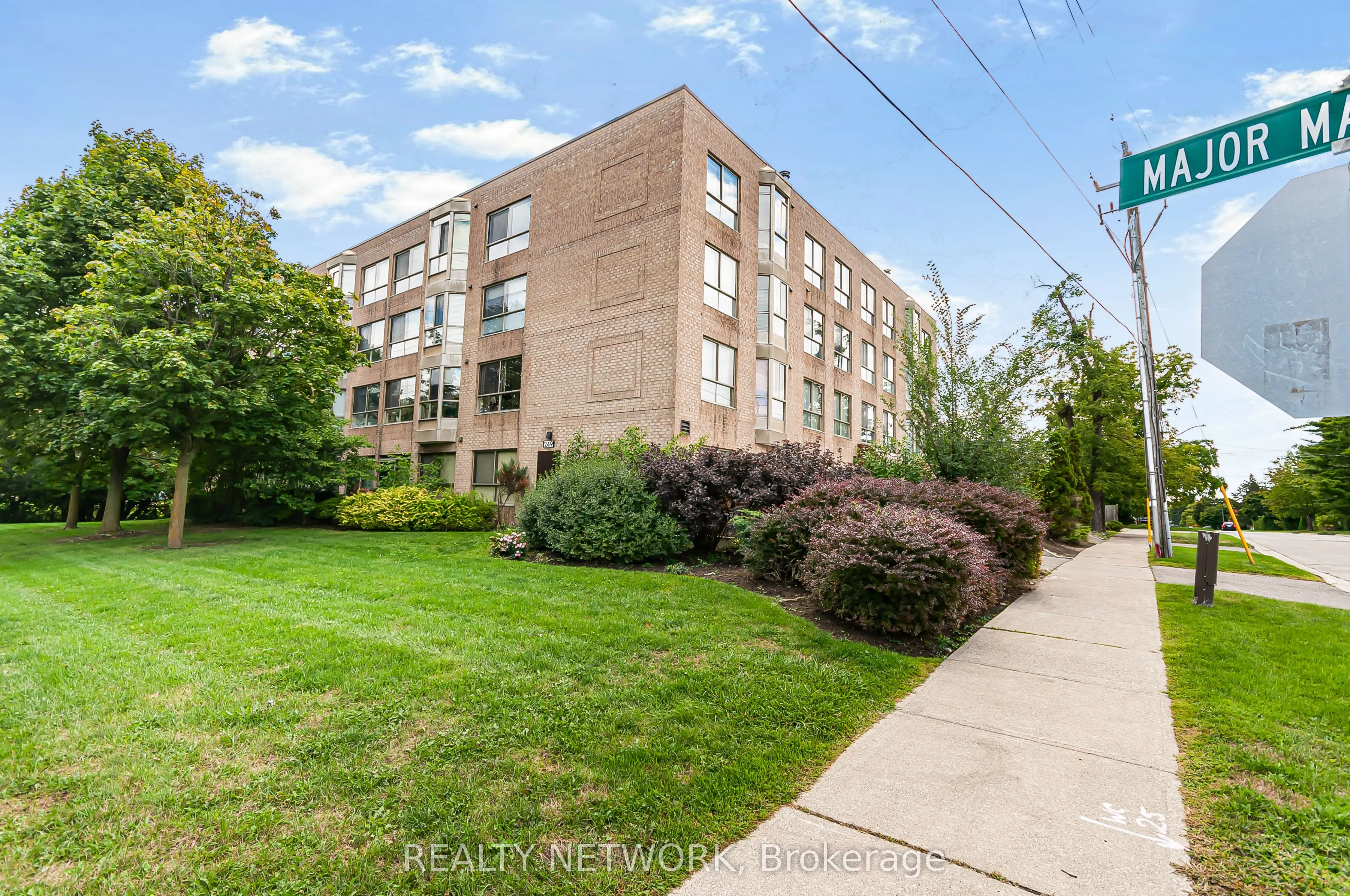 249 Major Mackenzie East Drive, #106