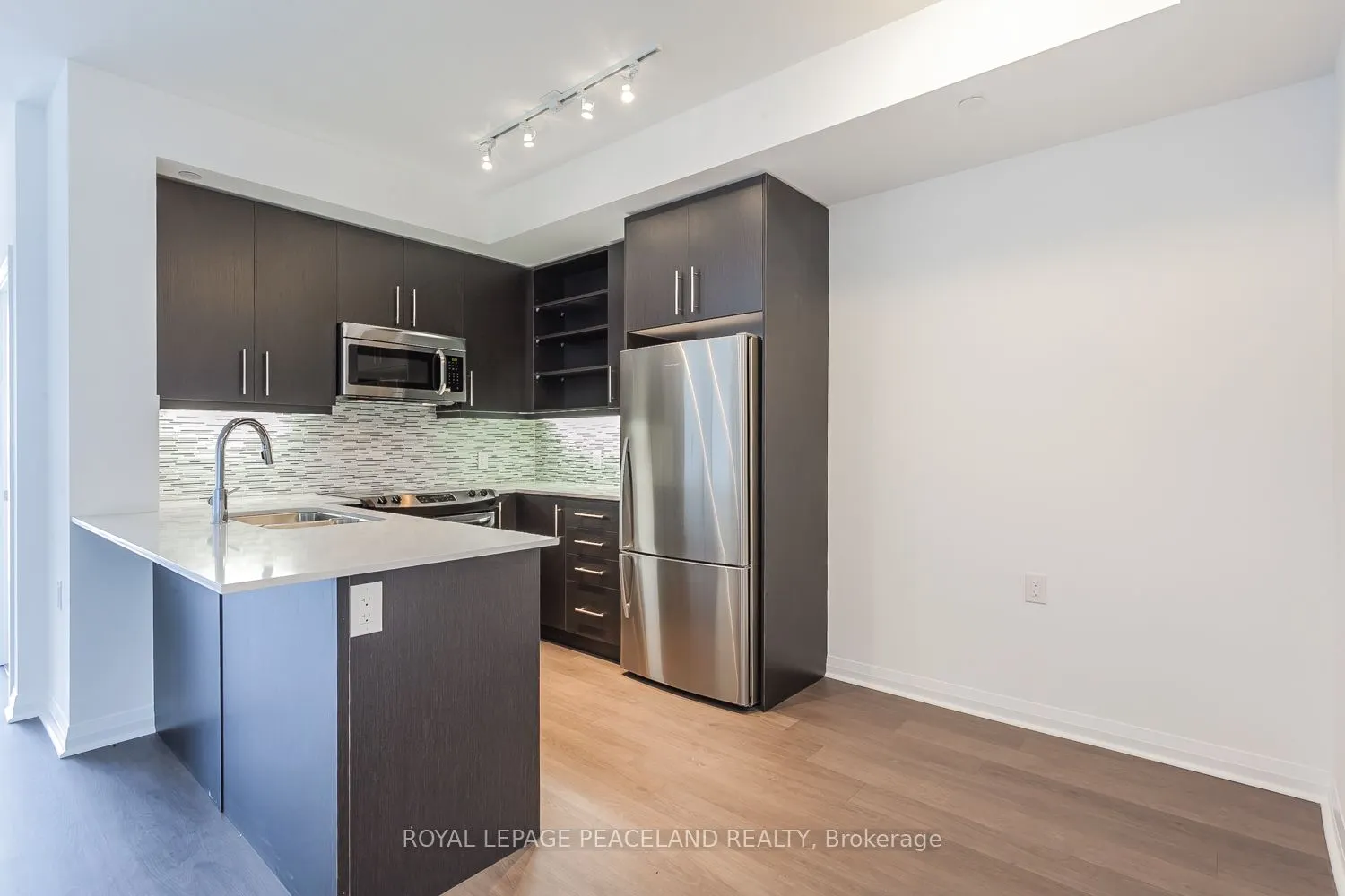 55 Oneida Crescent, #803