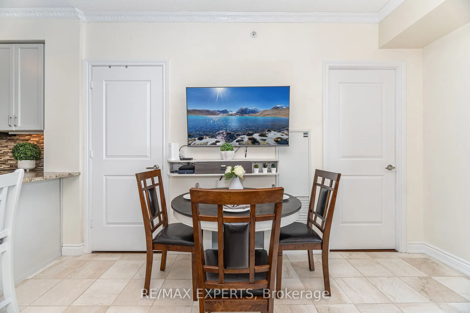 9255 Jane Street, #809