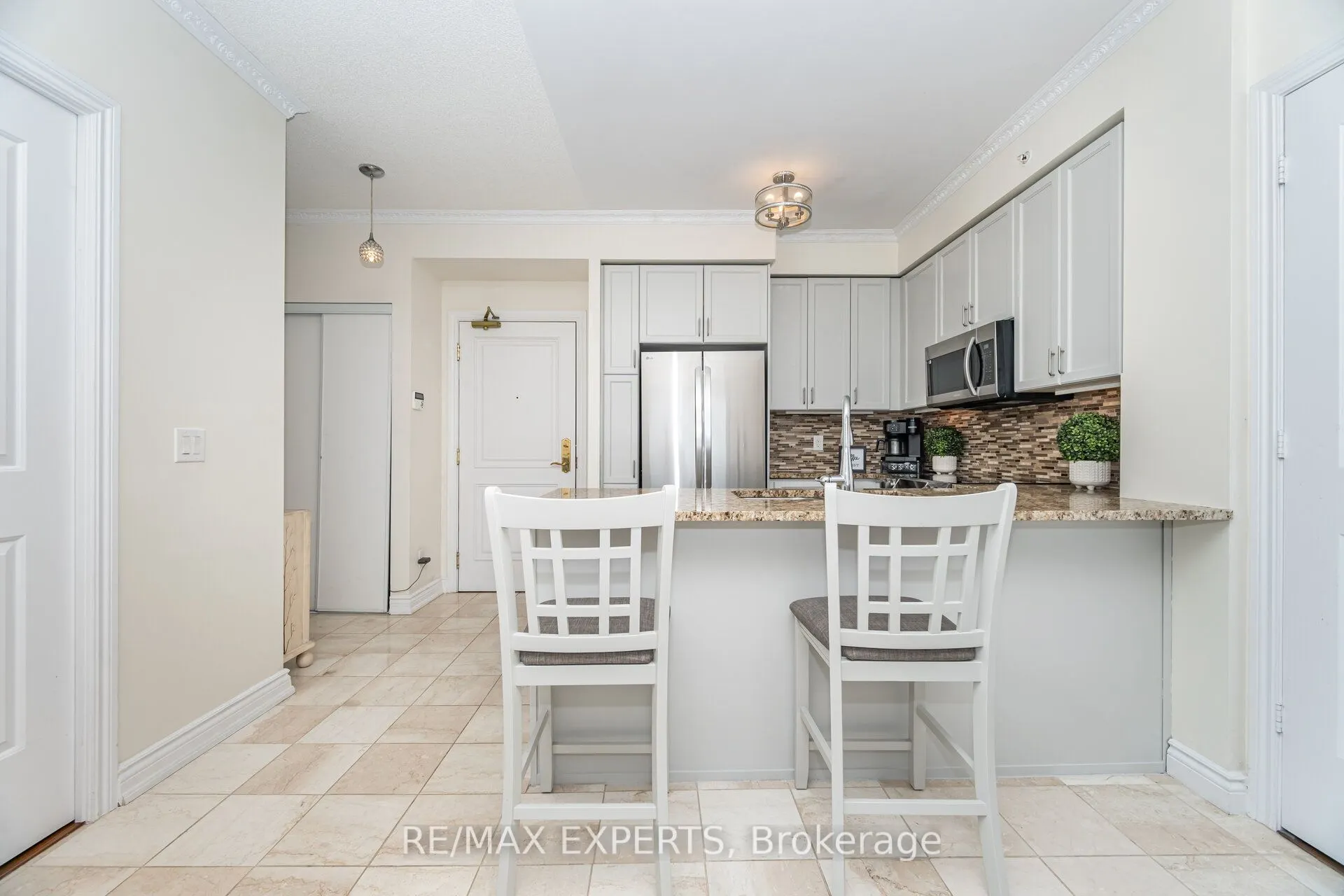 9255 Jane Street, #809