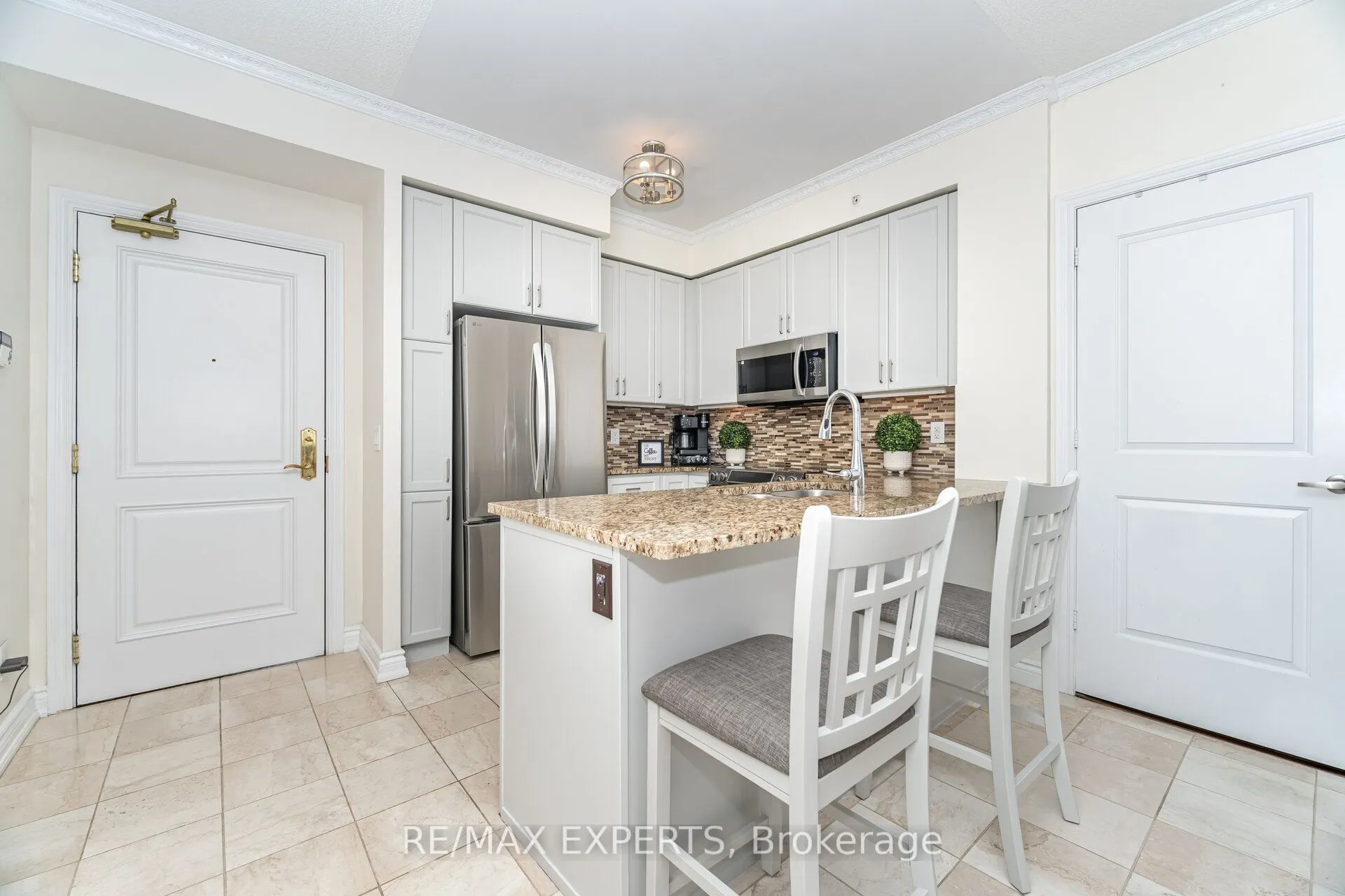 9255 Jane Street, #809