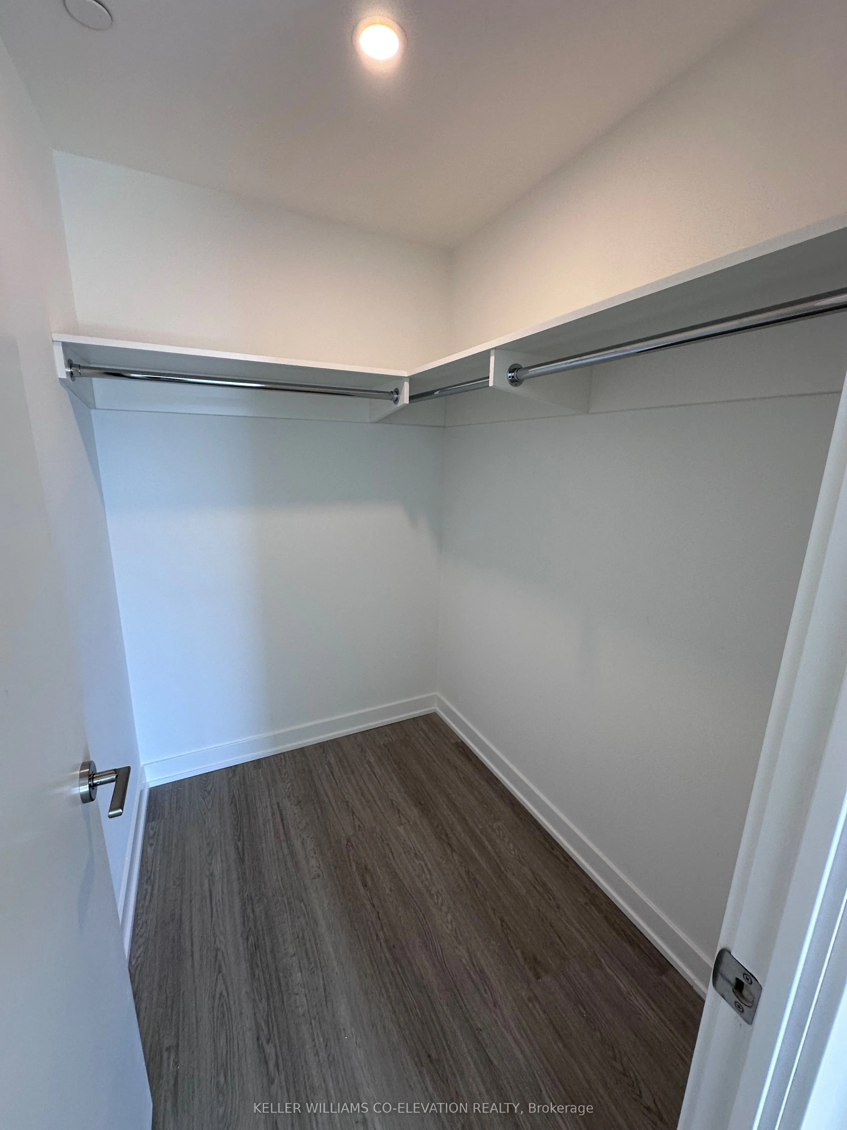 8188 Yonge Street, #904