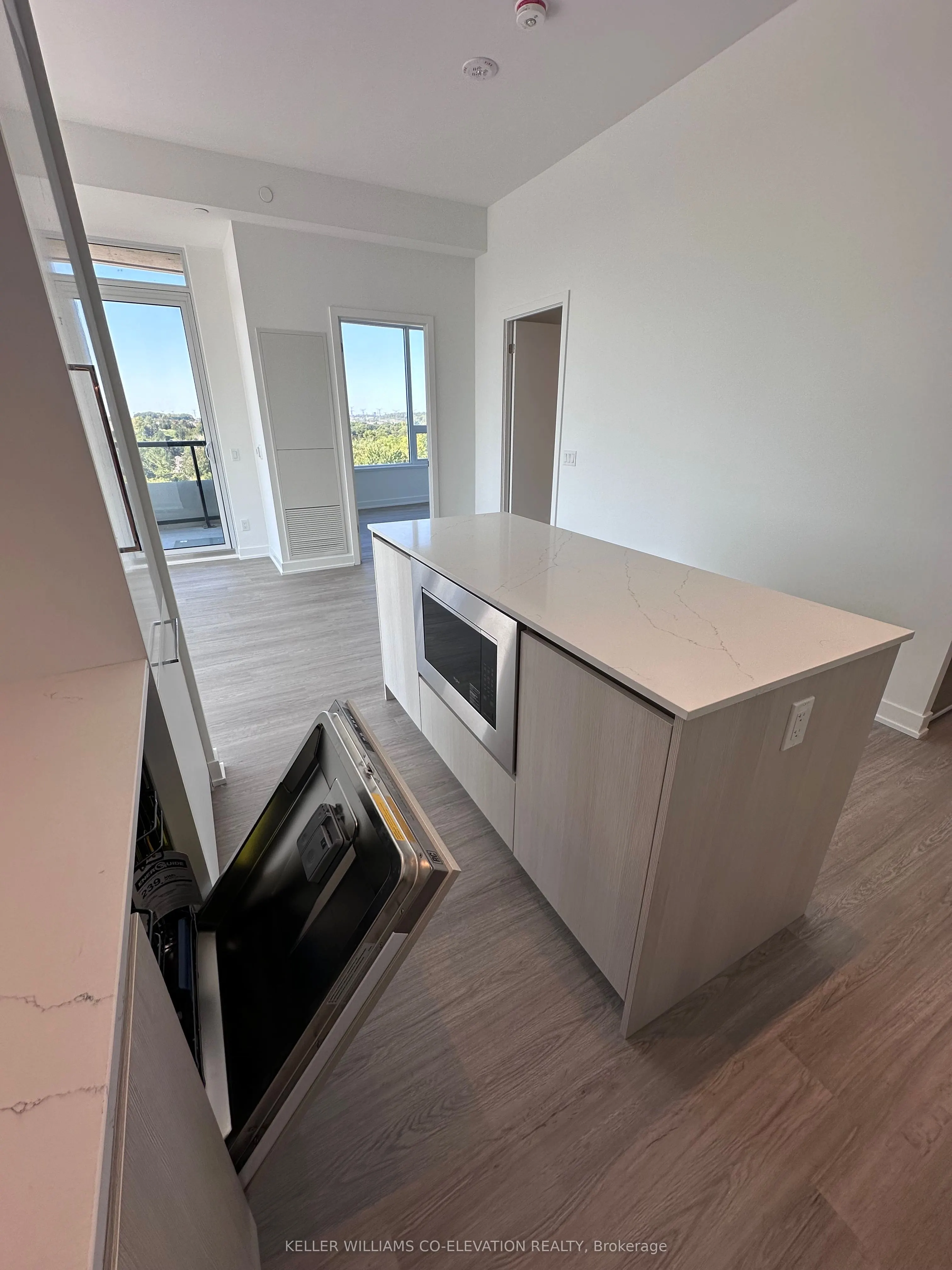 8188 Yonge Street, #904
