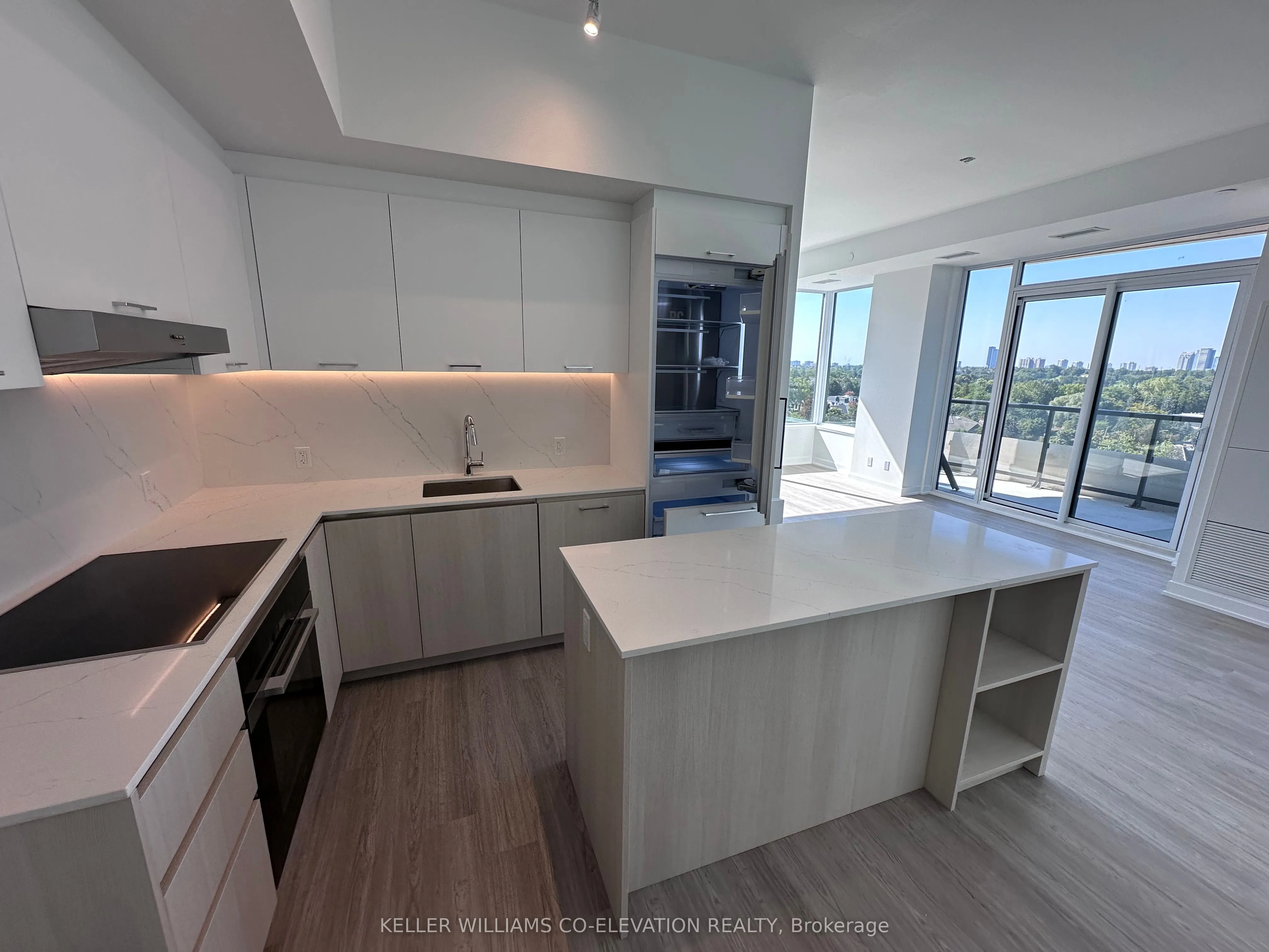 8188 Yonge Street, #904