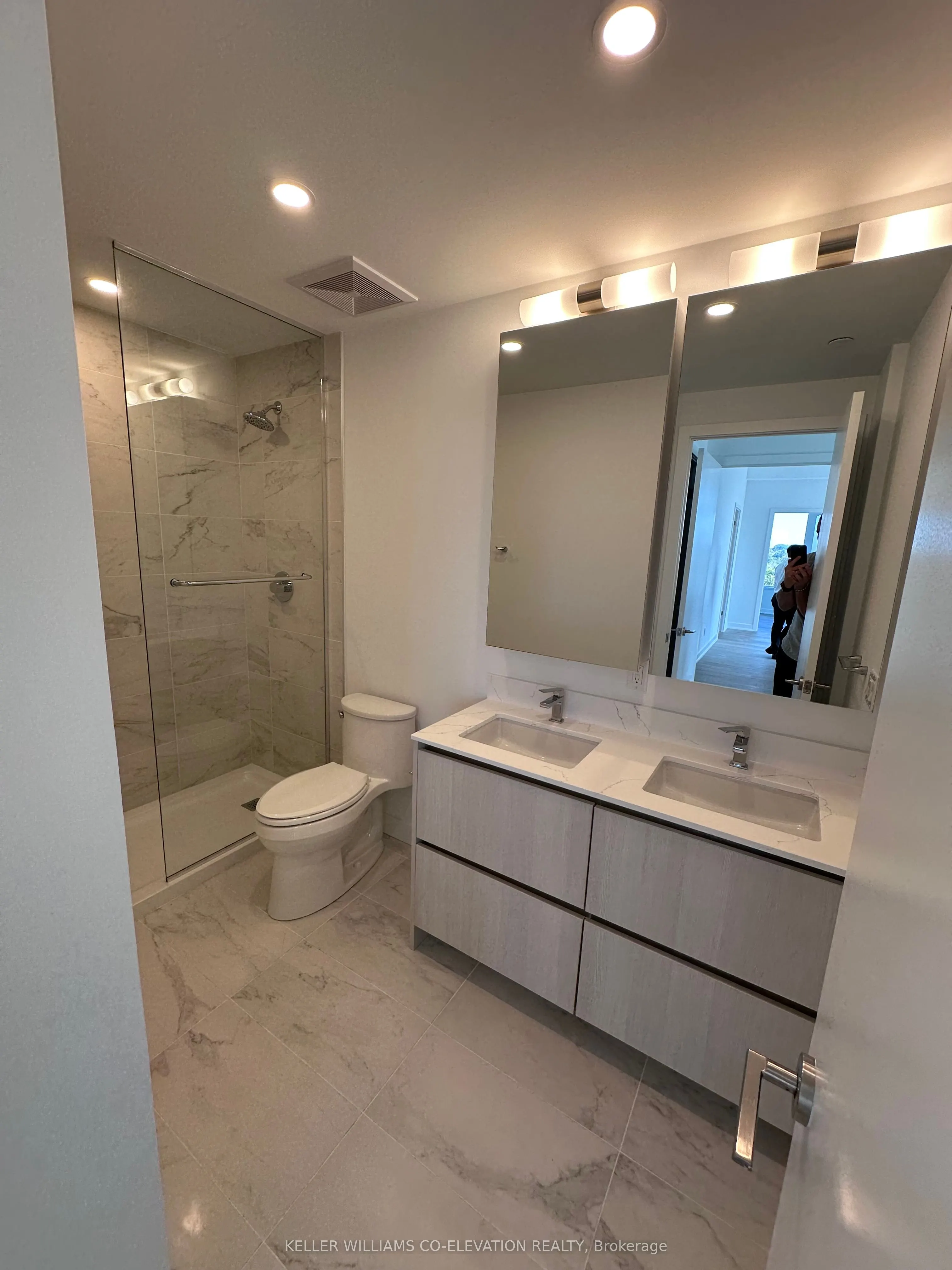 8188 Yonge Street, #904