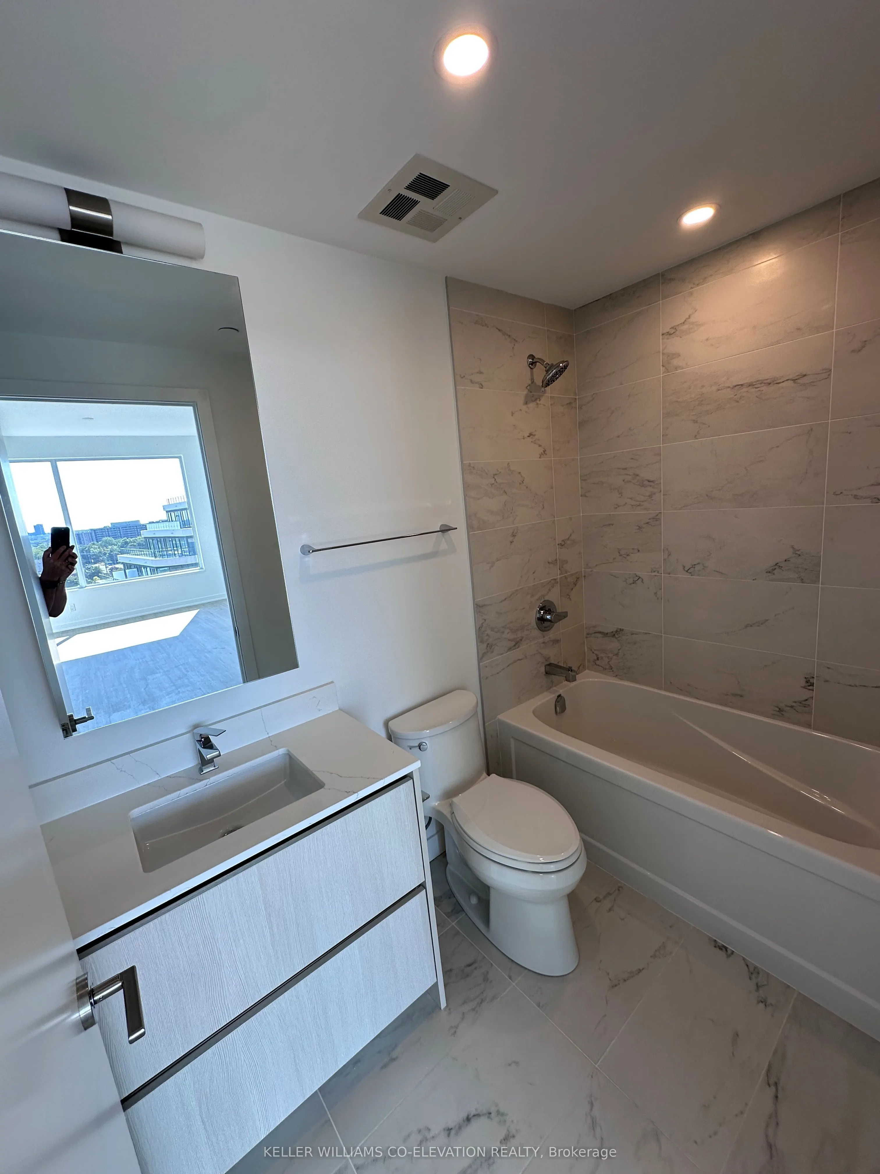 8188 Yonge Street, #904