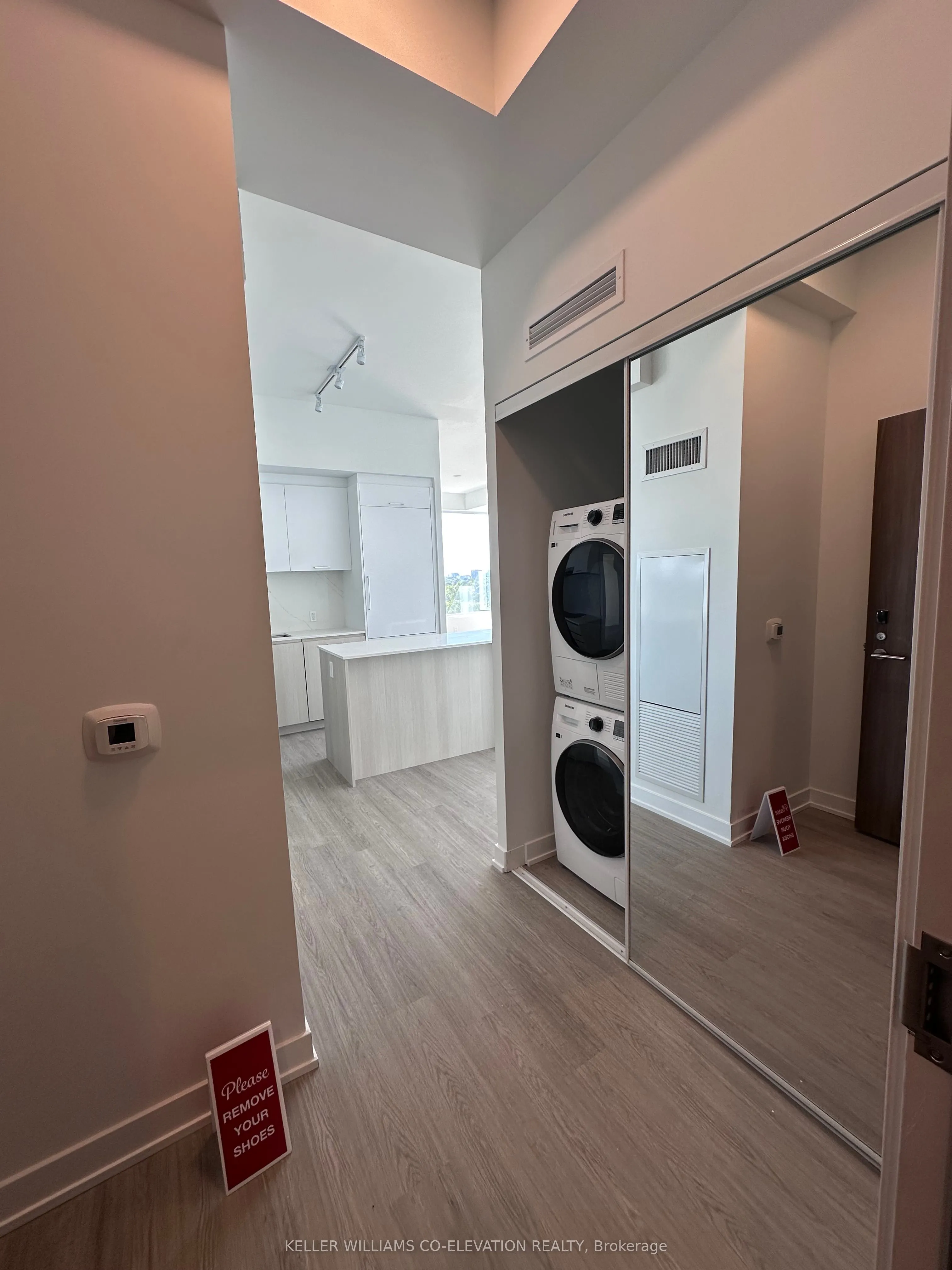8188 Yonge Street, #904