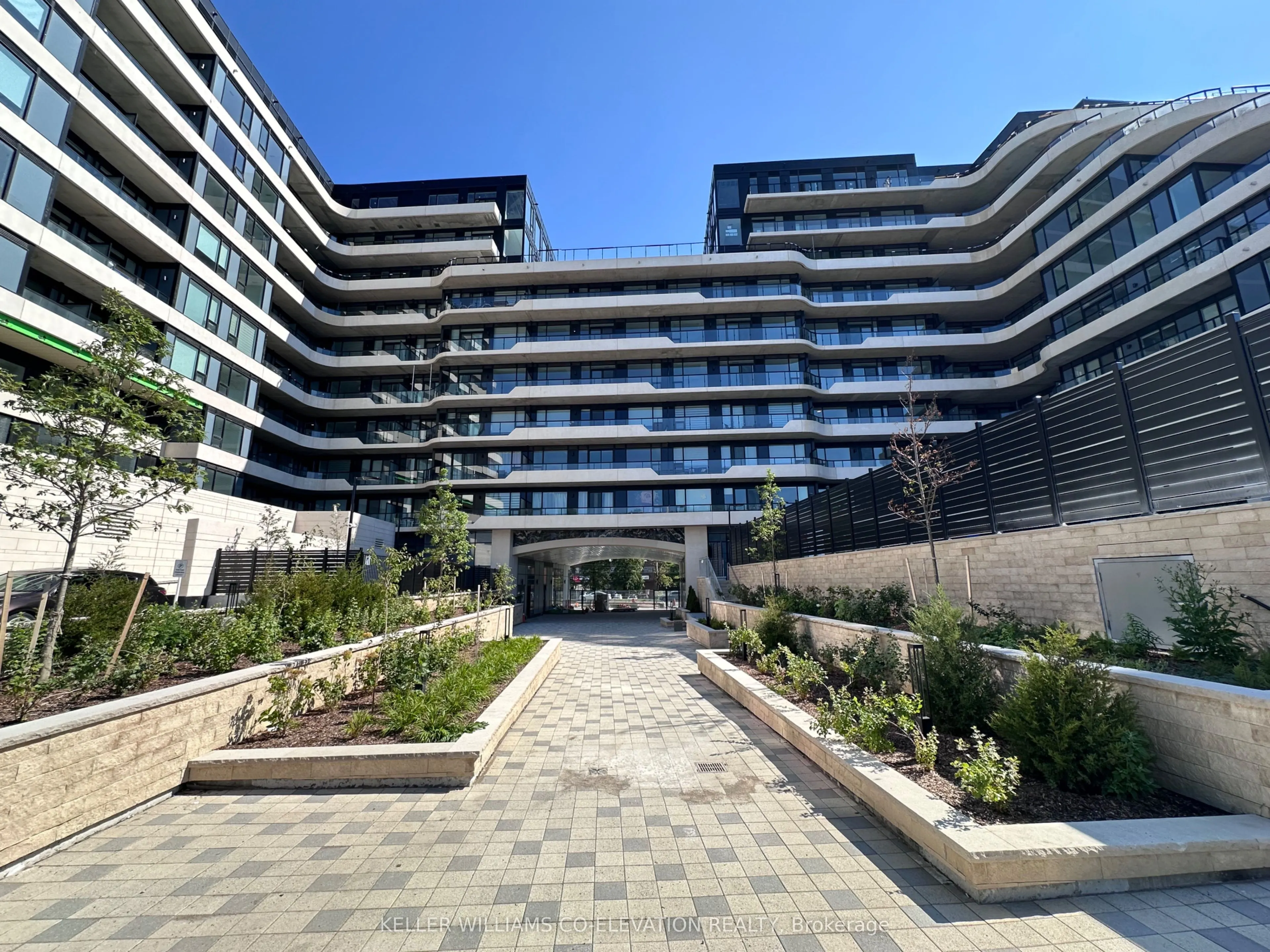 8188 Yonge Street, #904