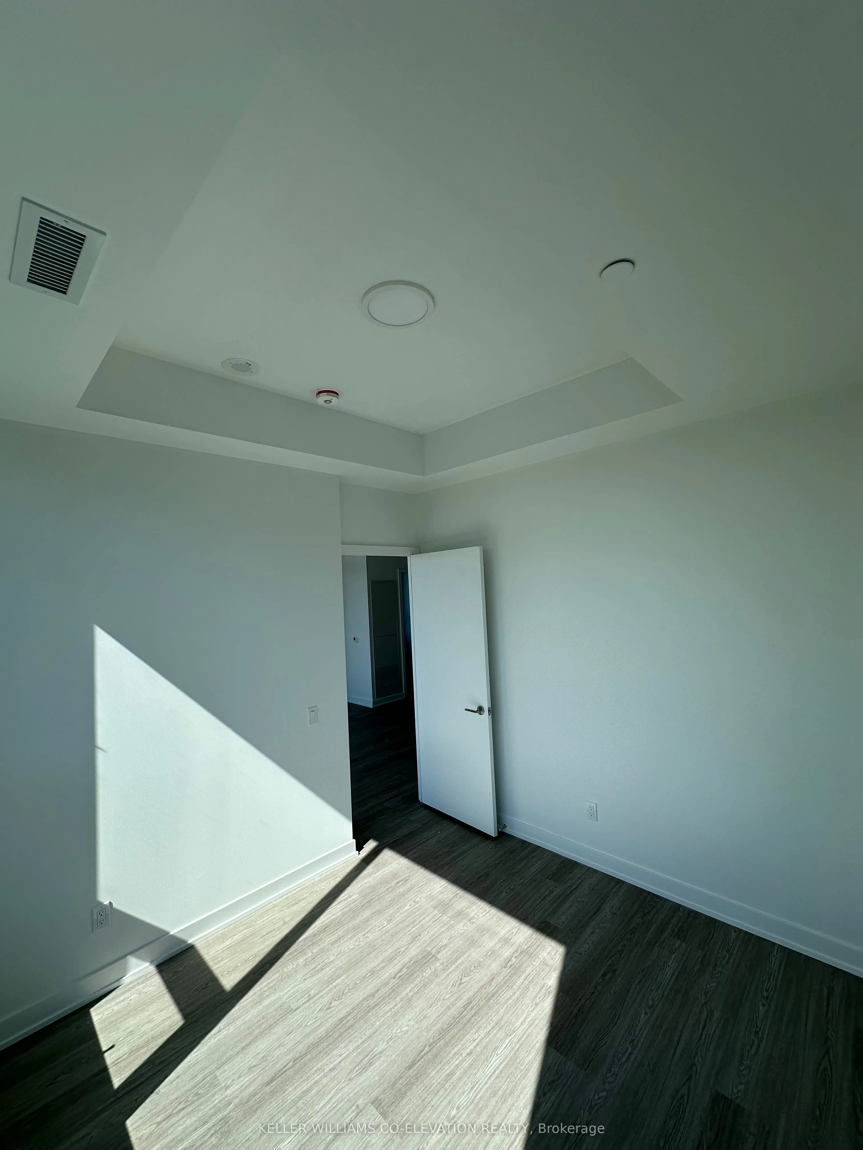 8188 Yonge Street, #904
