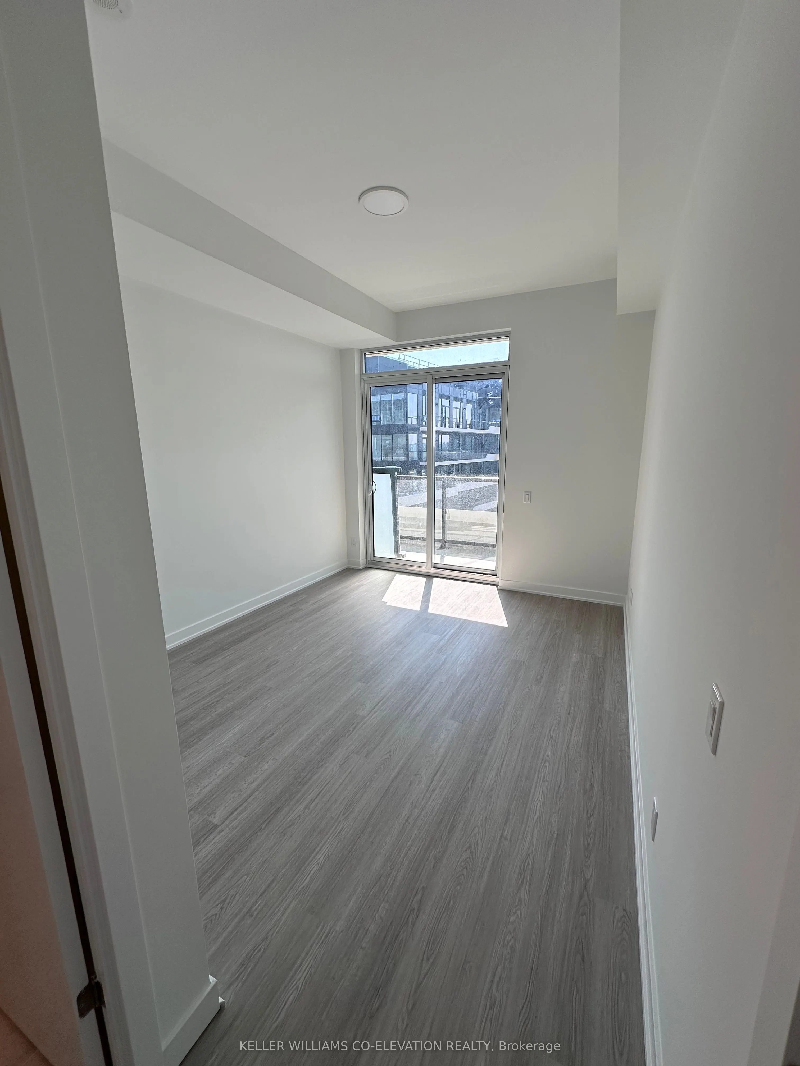 8188 Yonge Street, #904