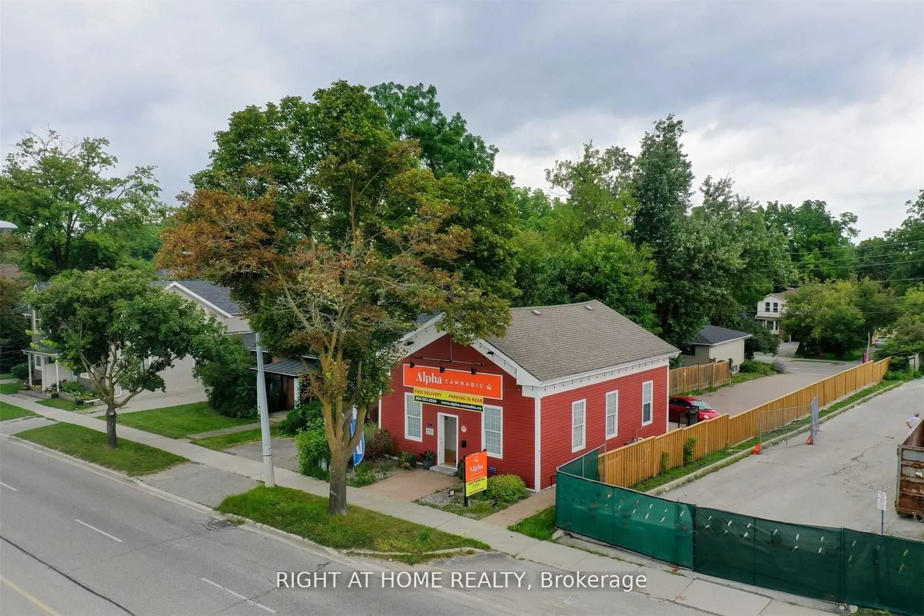 118 Wellington Street E