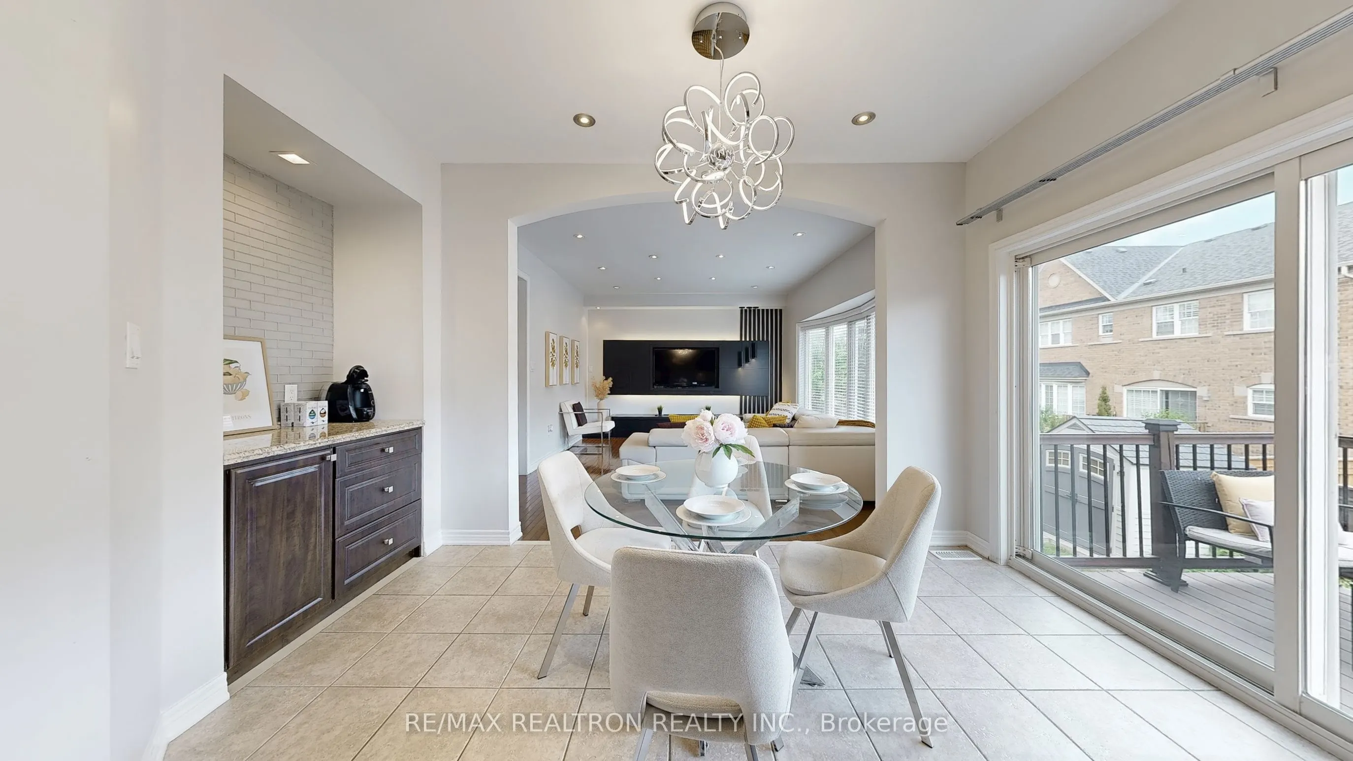 255 SELWYN Road