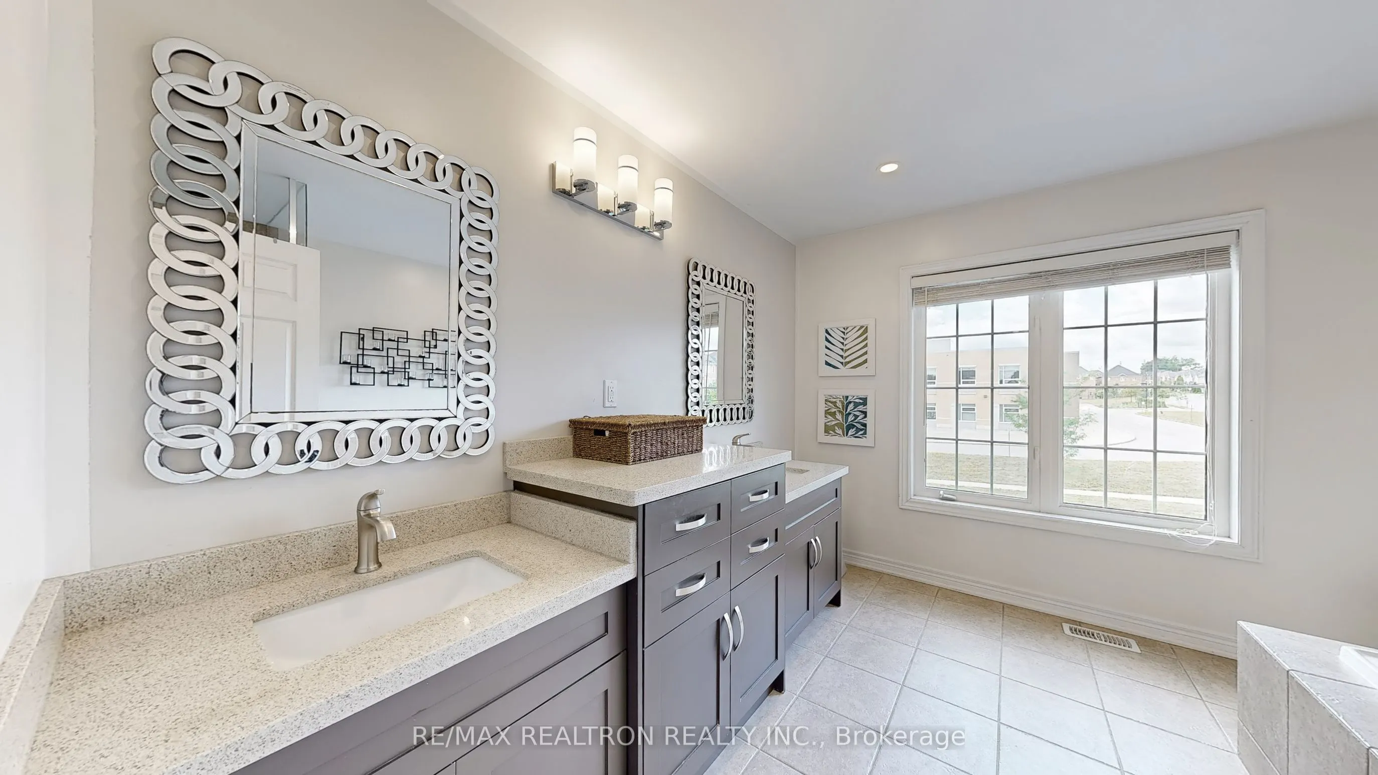 255 SELWYN Road