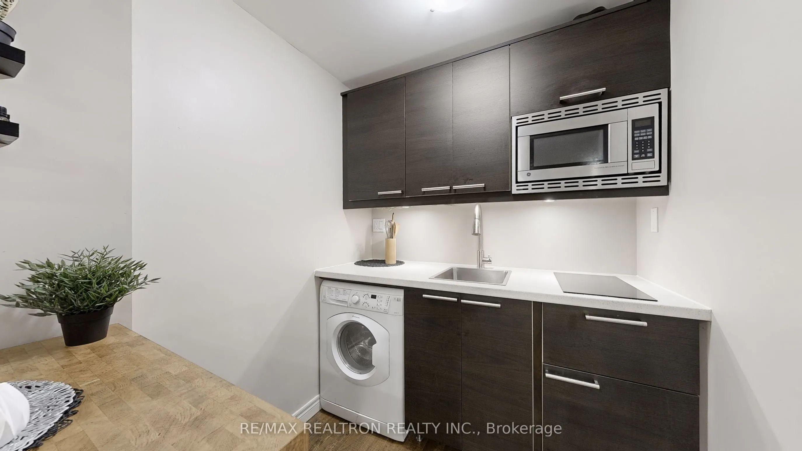 255 SELWYN Road