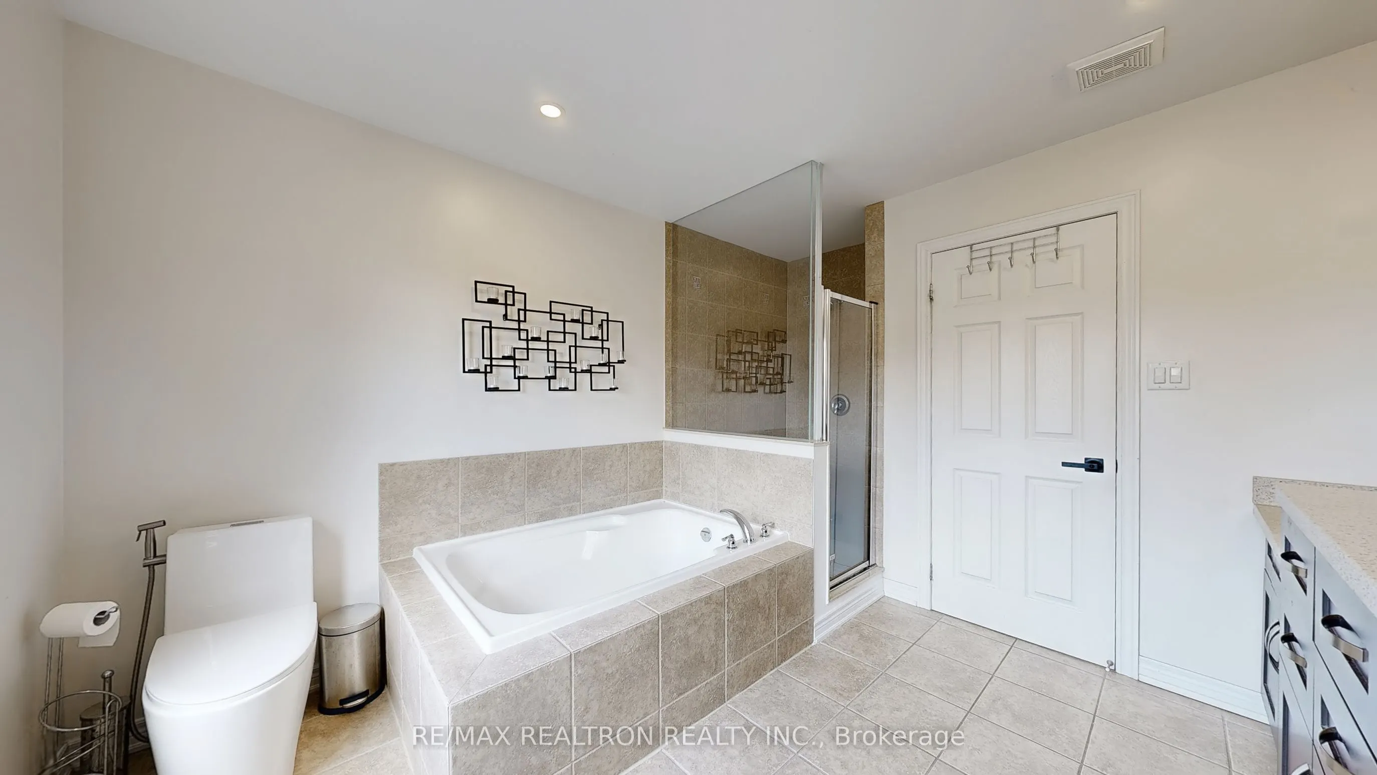 255 SELWYN Road